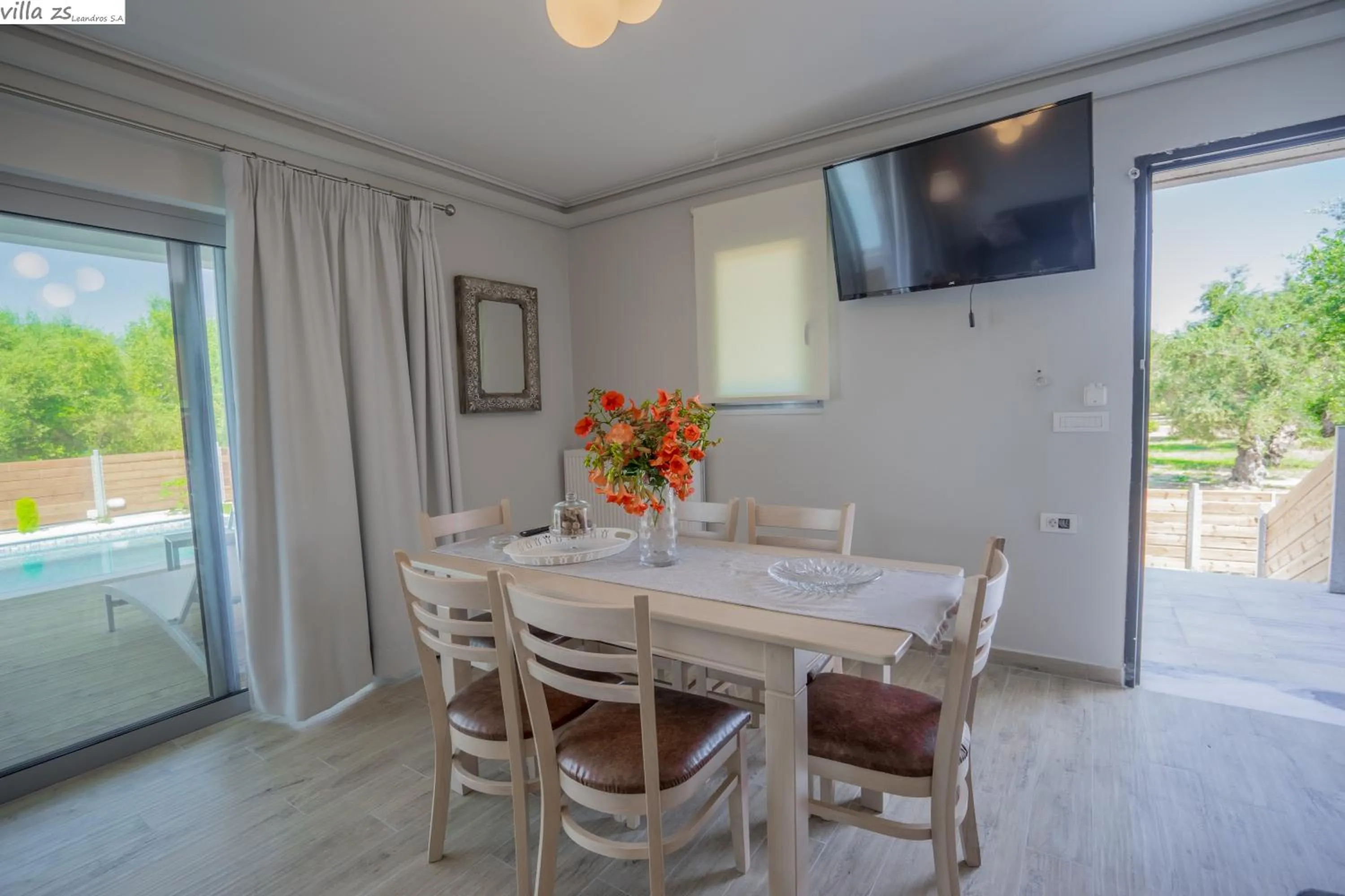 Communal lounge/ TV room in Zante Suites