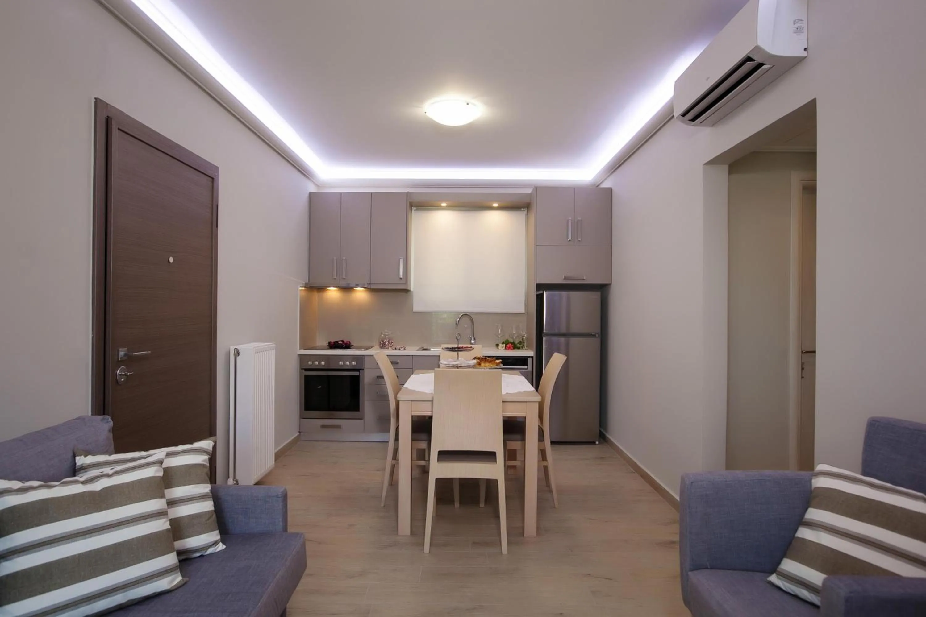 Dining area in Zante Suites