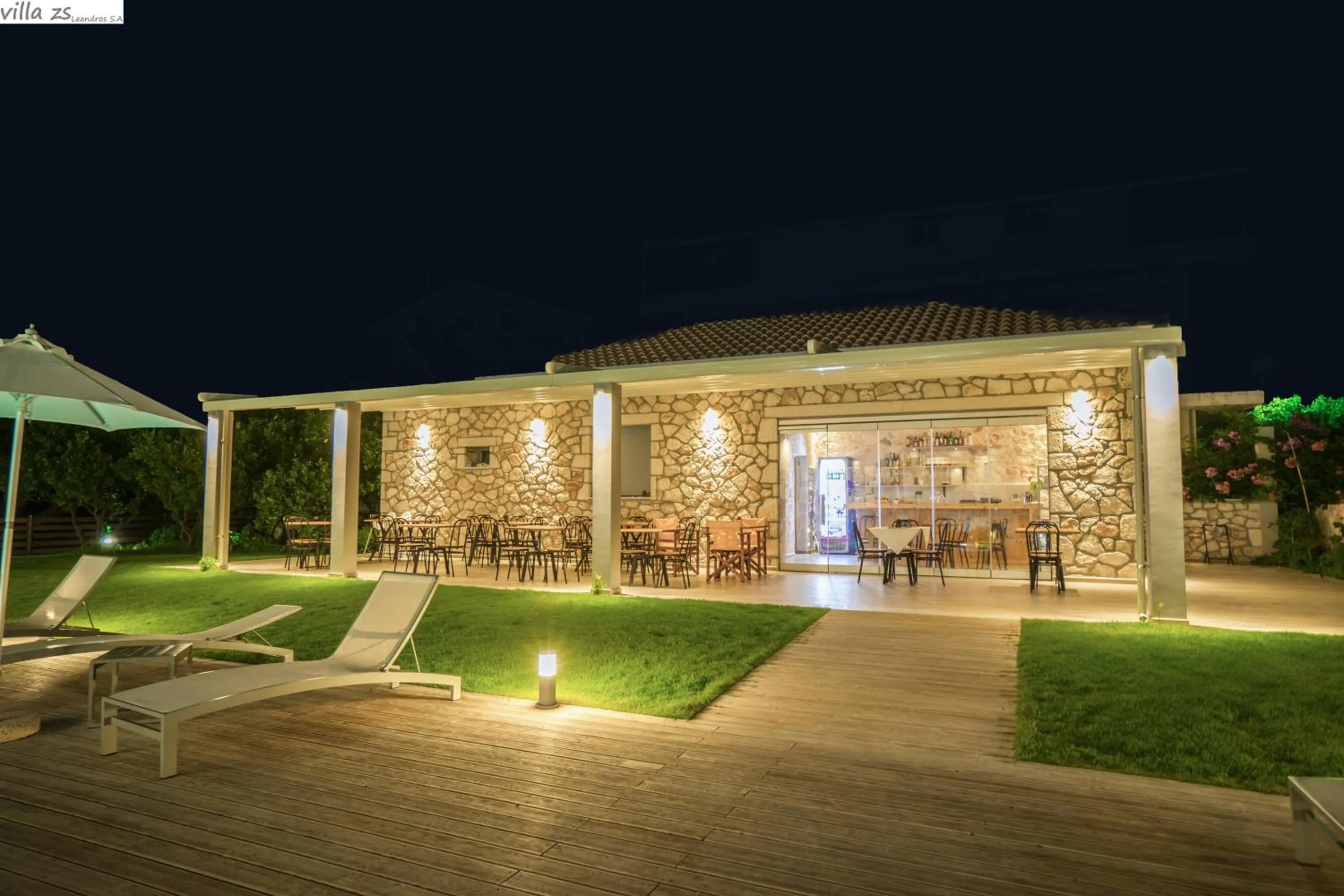 Restaurant/places to eat in Zante Suites