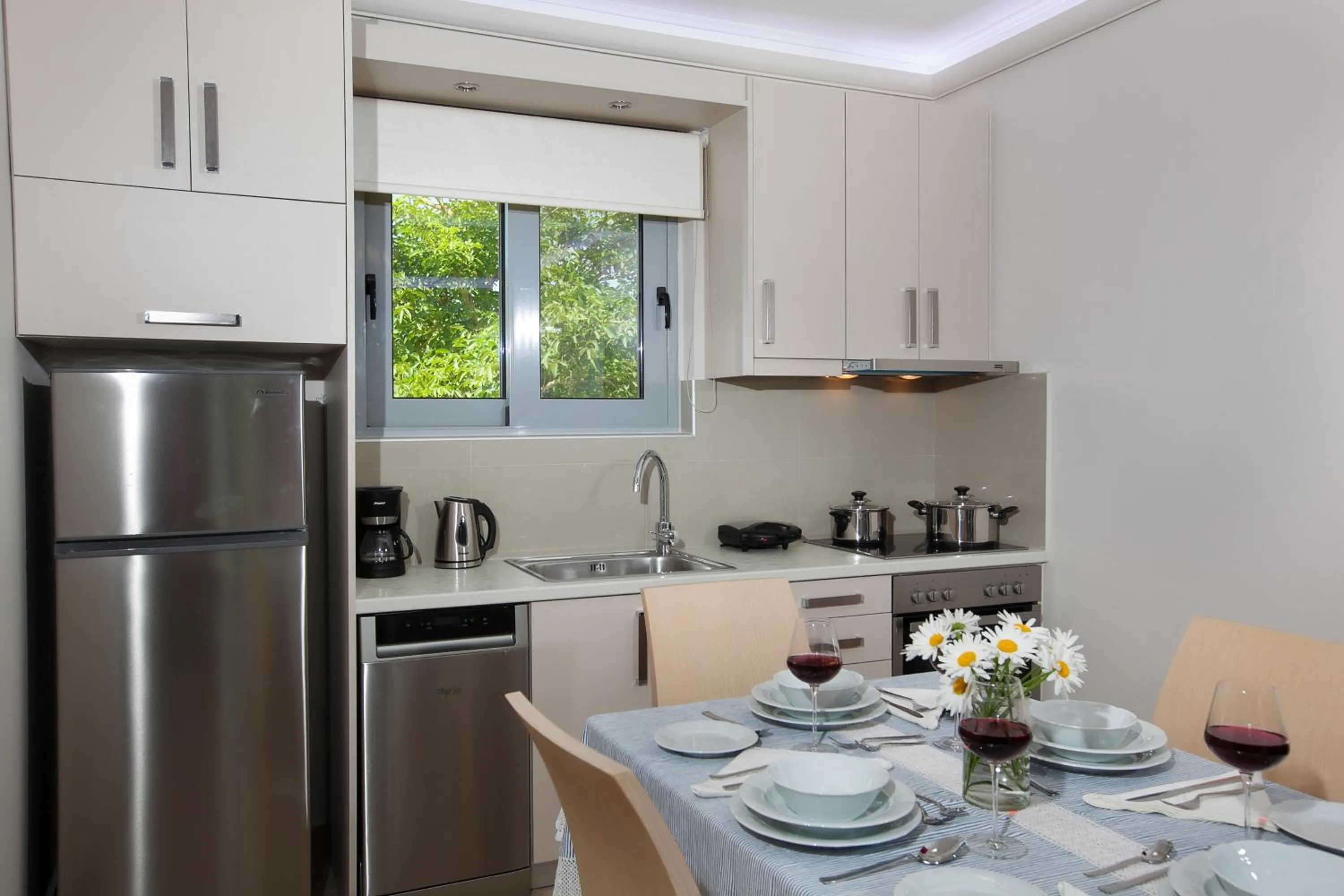 Coffee/tea facilities in Zante Suites