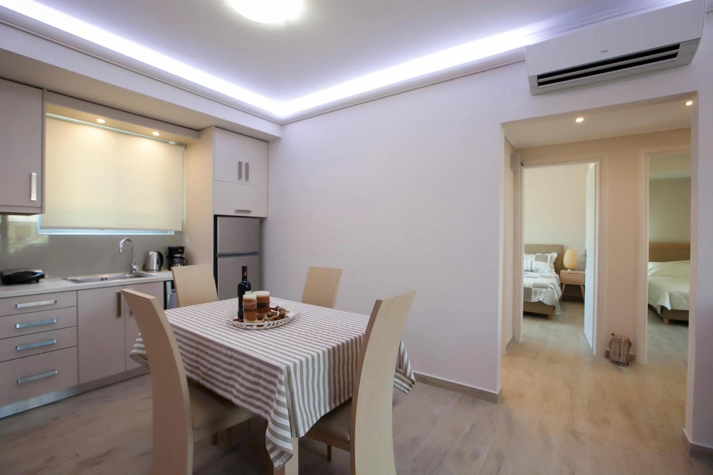 Dining area, Bed in Zante Suites