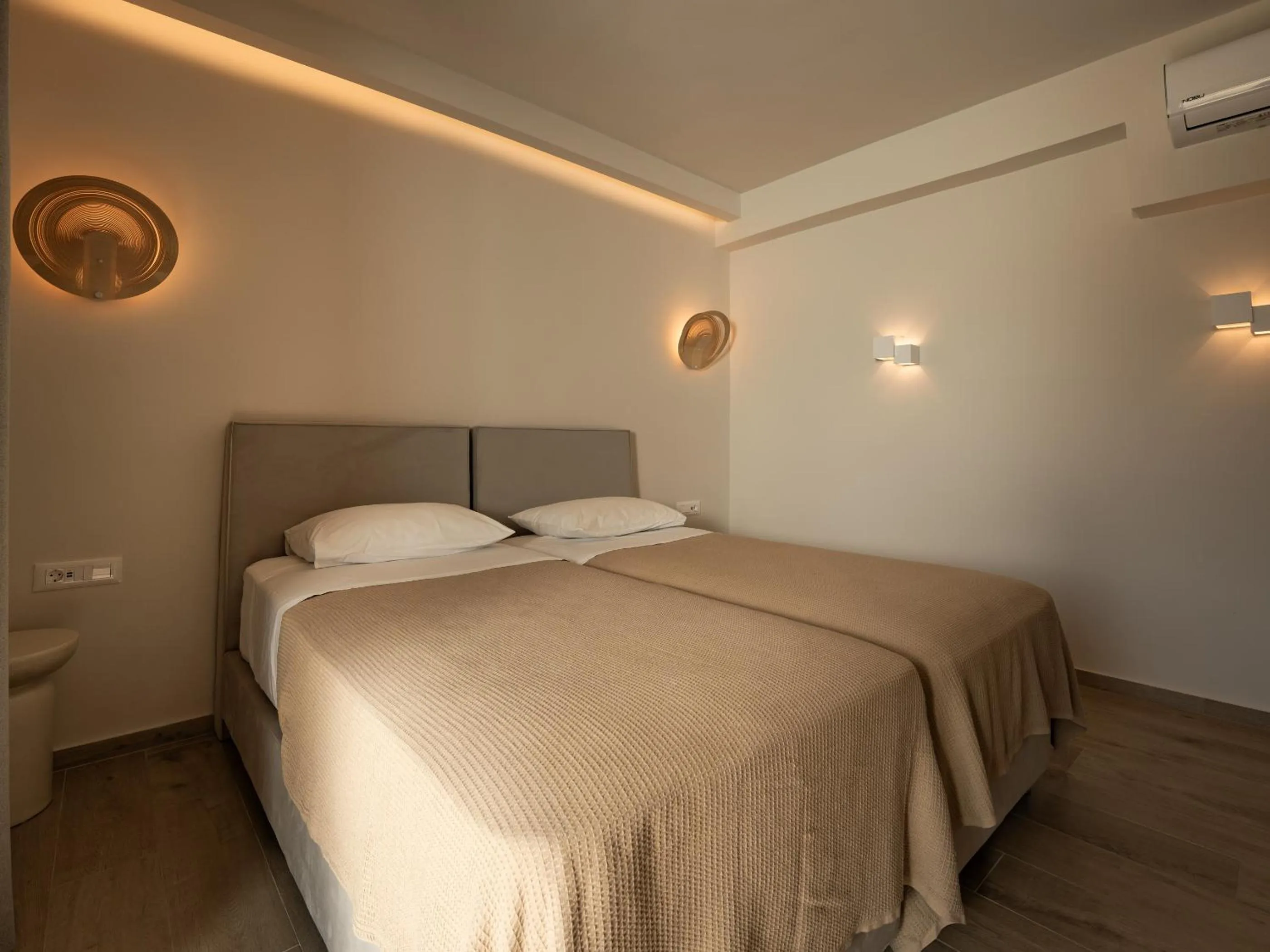Bedroom, Bed in Zante Suites