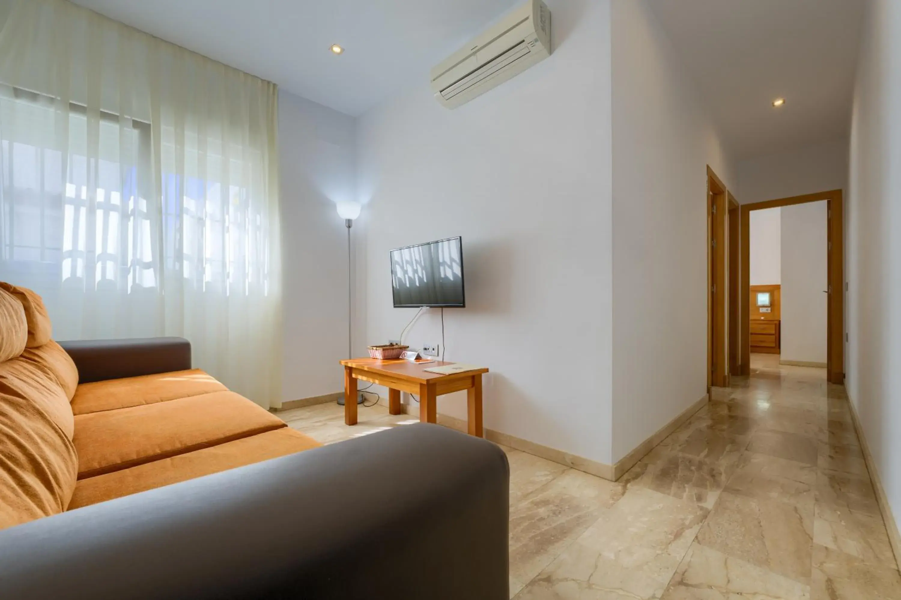 One-Bedroom Apartment (2 Adults) in Hotel Apartamentos Loto Conil One-Bedroom Apartment (2 Adults) in Hotel Apartamentos Loto Conil