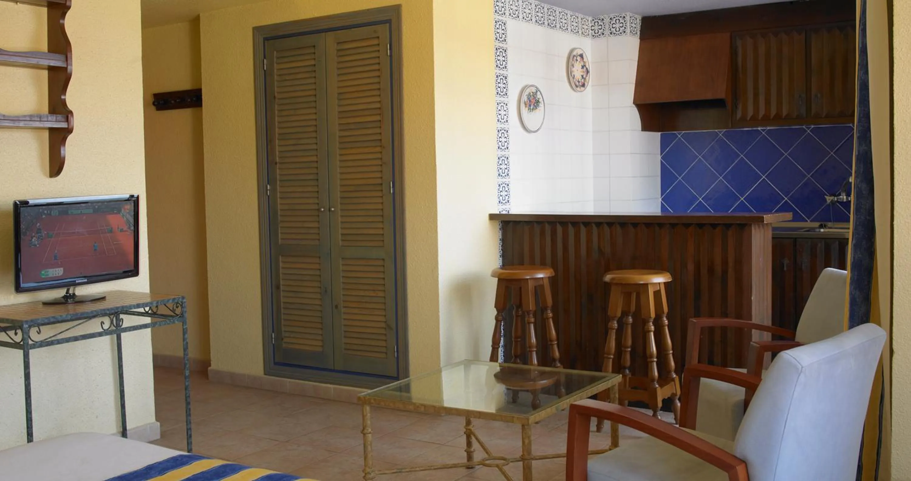 Kitchen or kitchenette in Hotel Apartamentos Londres La Manga