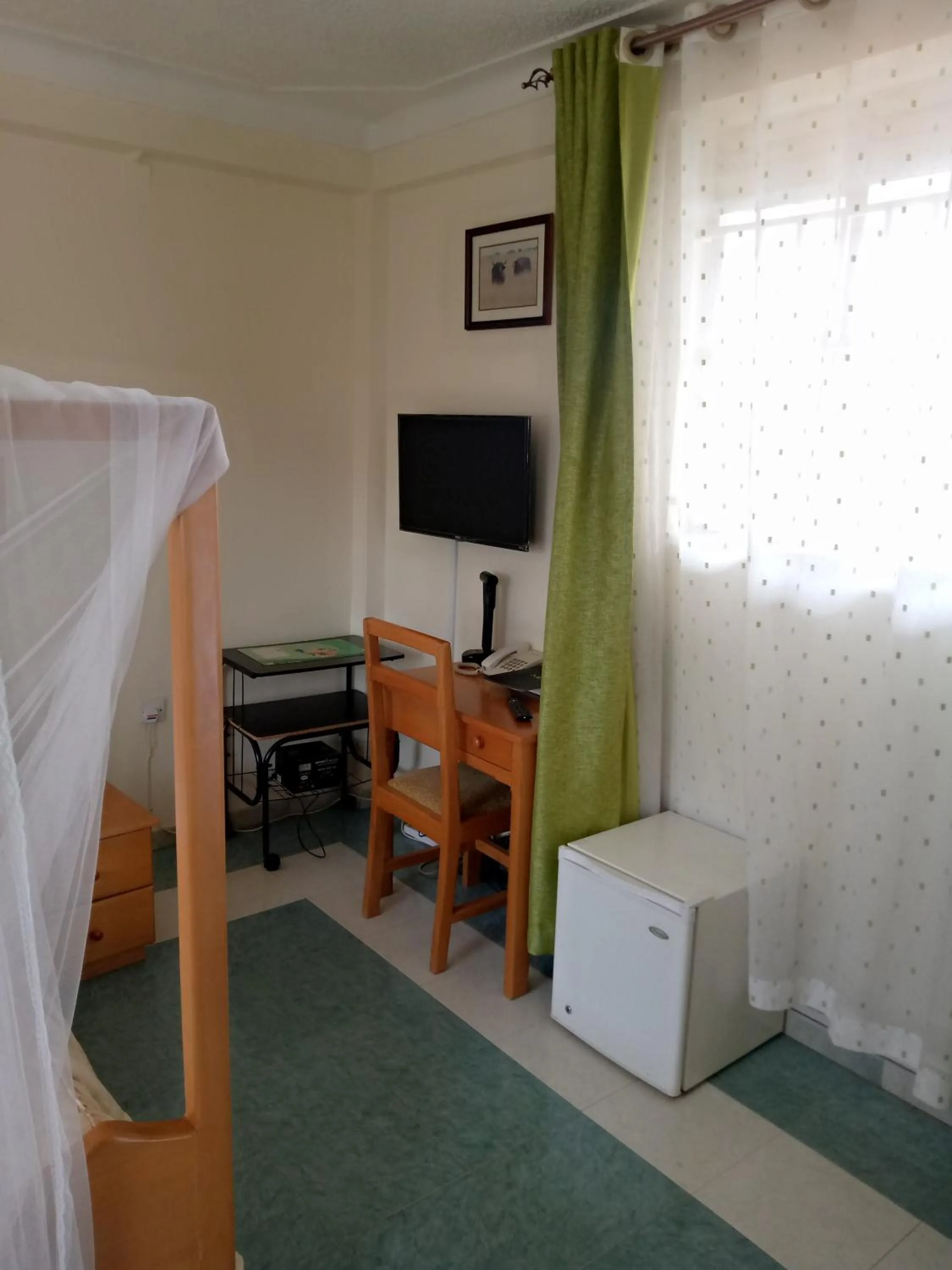 Bed in Palm Springs Hotel Masaka