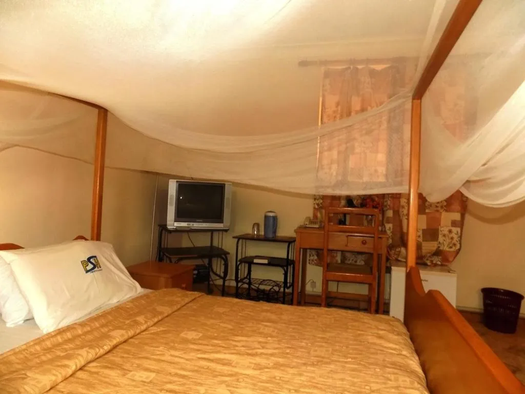 Bed in Palm Springs Hotel Masaka