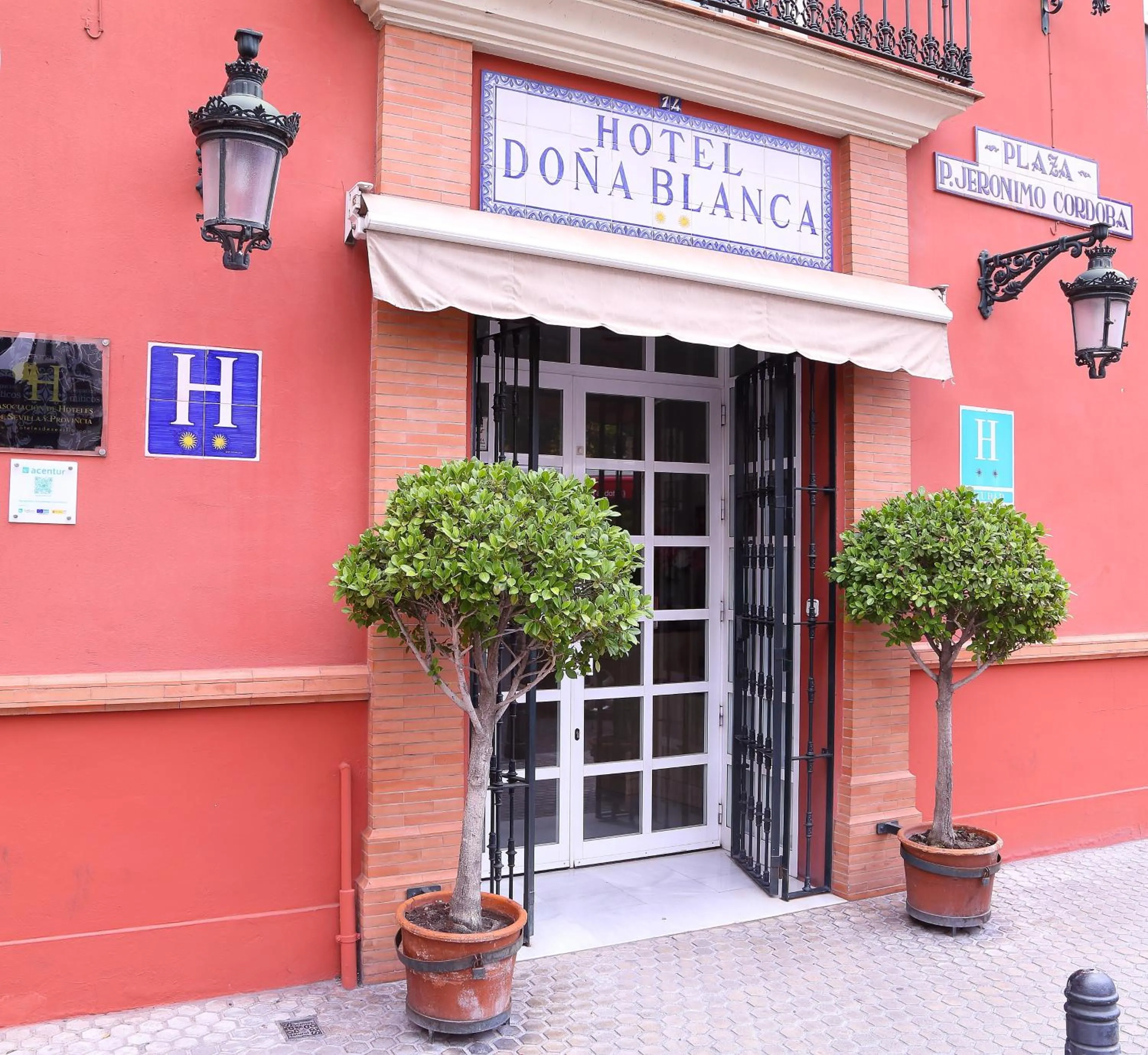 Facade/entrance in Hotel Doña Blanca