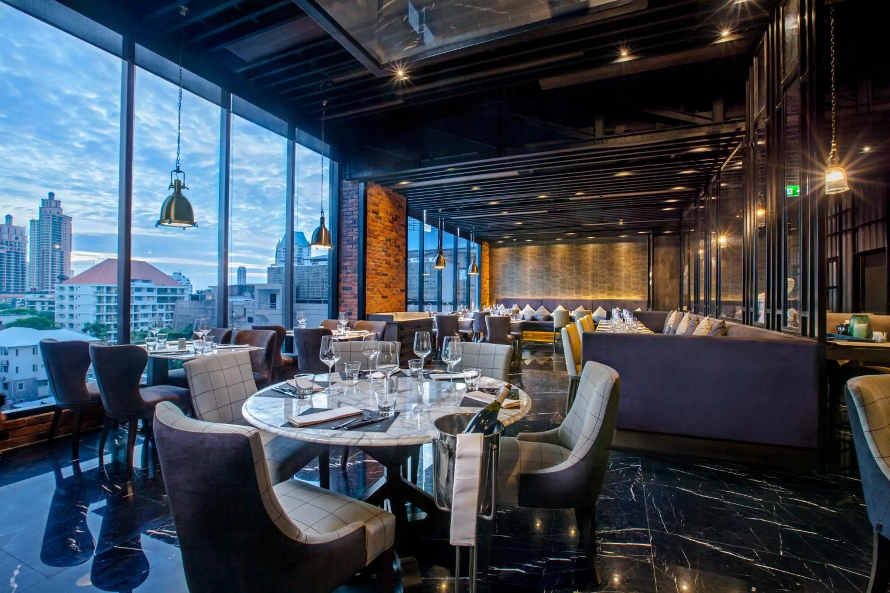 Restaurant/places to eat in SKYVIEW Hotel Bangkok - Sukhumvit