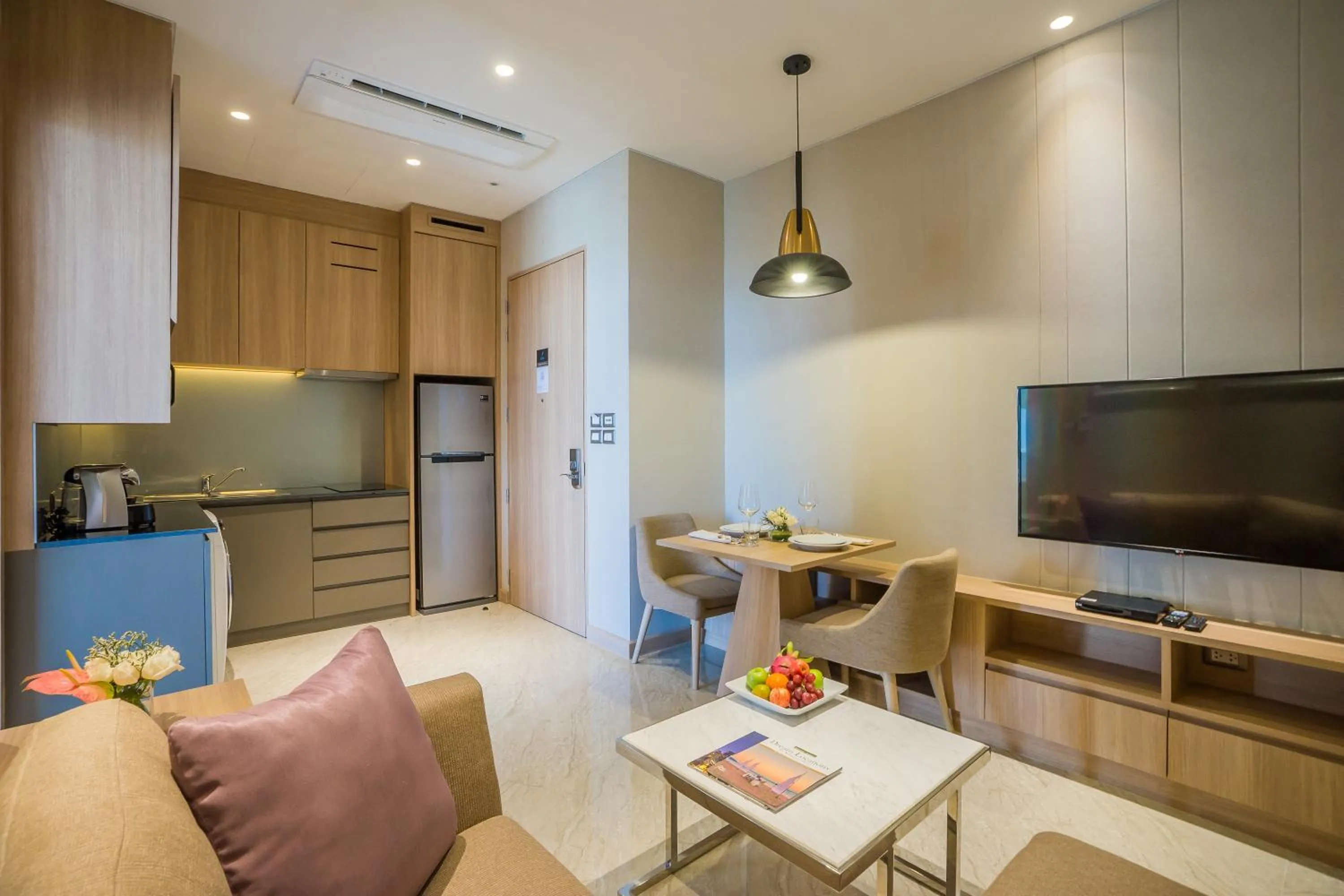 Kitchen or kitchenette in SKYVIEW Hotel Bangkok - Sukhumvit