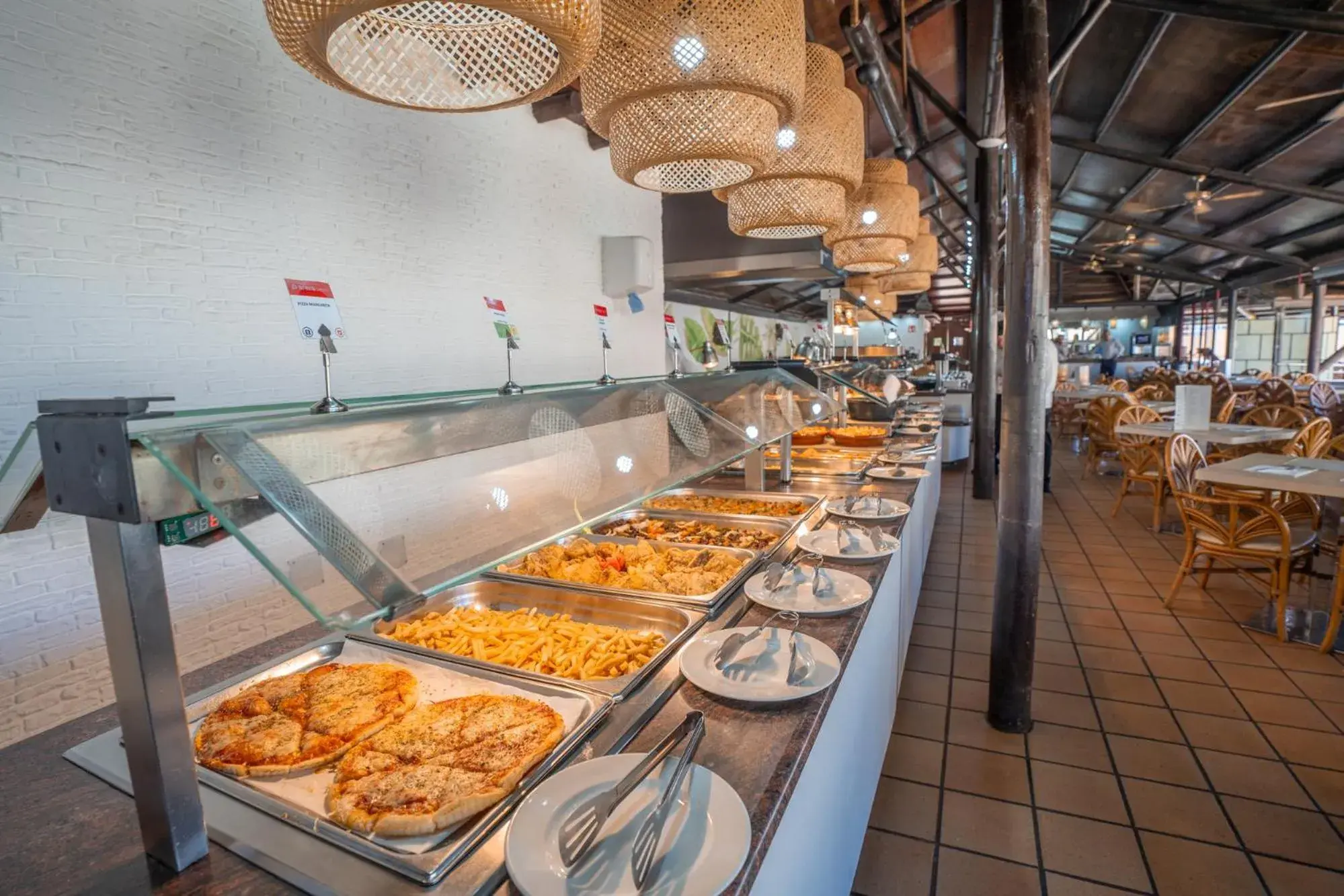 Restaurant/places to eat in Hotel Arena Suite Restaurant/places to eat in Hotel Arena Suite