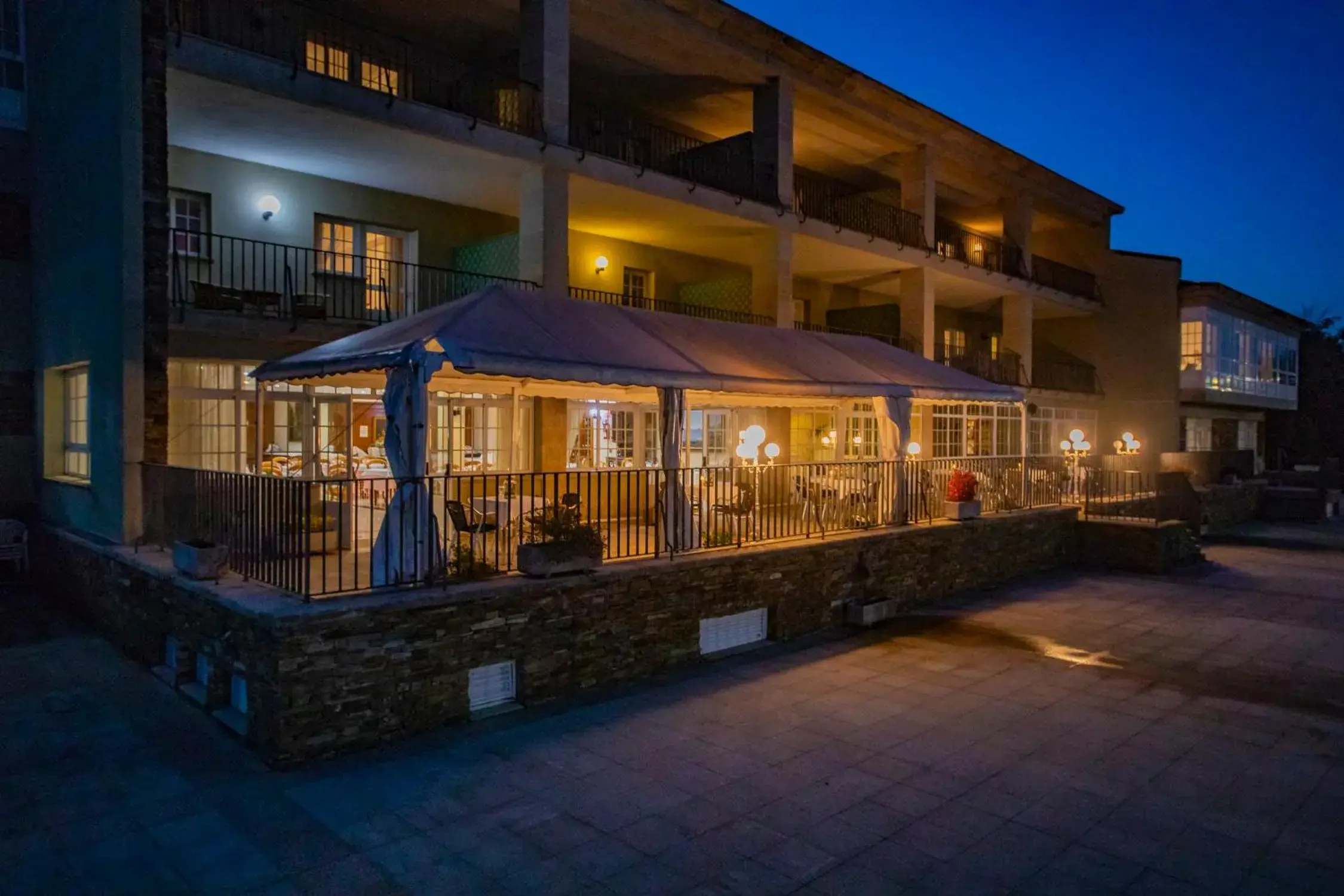 Property building in Pousada de Portomarín Property building in Pousada de Portomarín