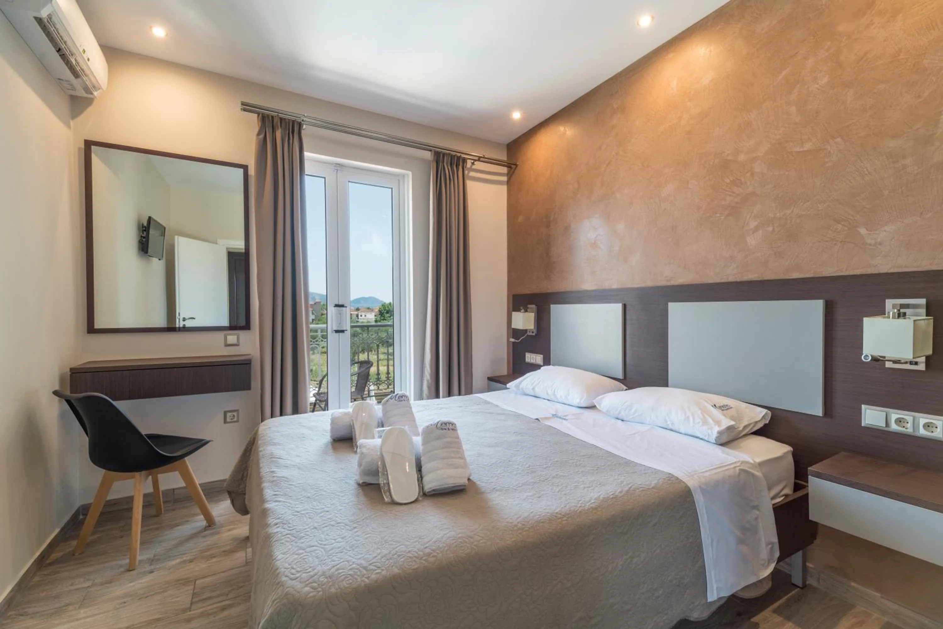 Photo of the whole room, Bed in Memories Apartments