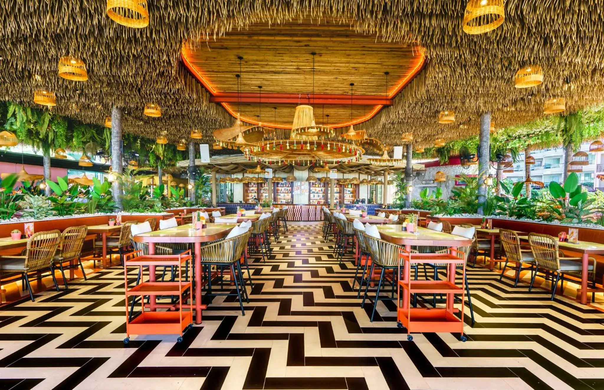 Restaurant/places to eat in A-One The Royal Cruise Hotel Pattaya - SHA Extra Plus Restaurant/places to eat in A-One The Royal Cruise Hotel Pattaya - SHA Extra Plus