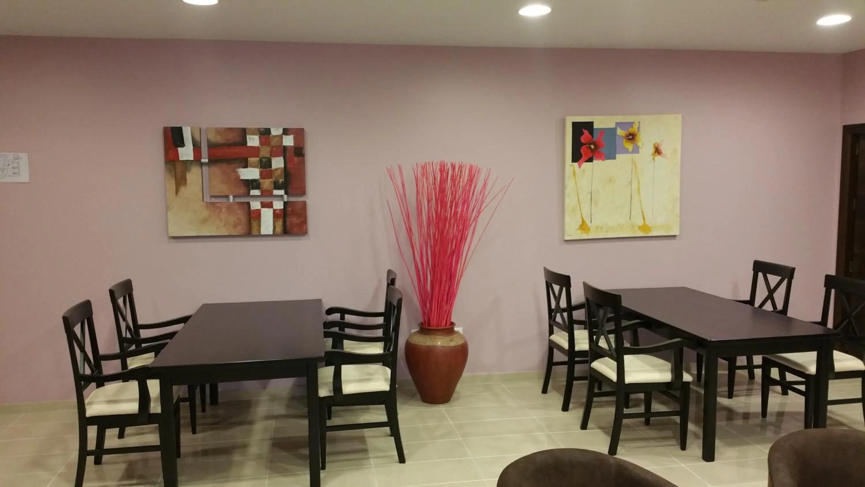 Communal lounge/ TV room in Hotel León