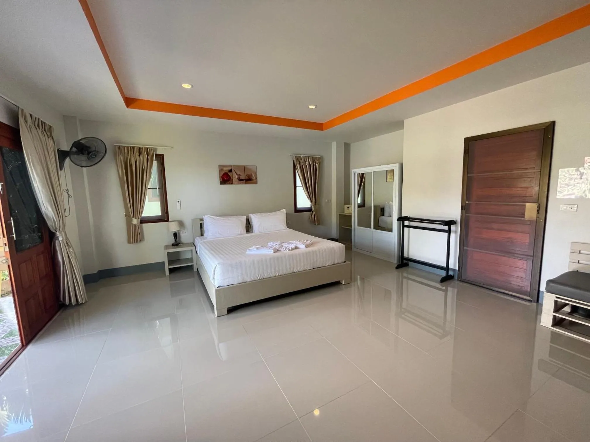 Bedroom, Bed in Breeze Bay Villa
