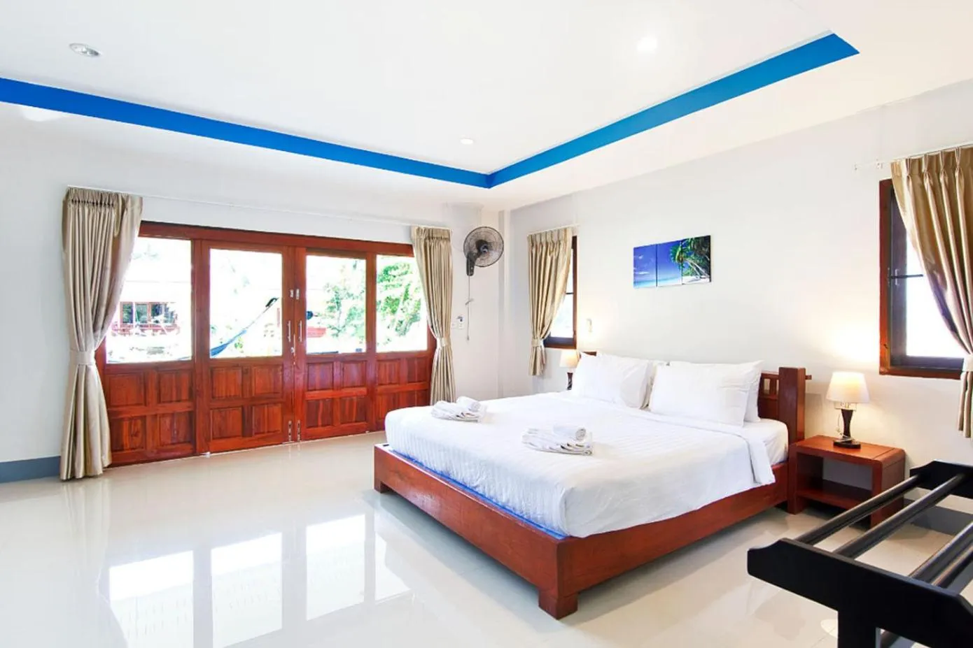 Photo of the whole room, Bed in Breeze Bay Villa
