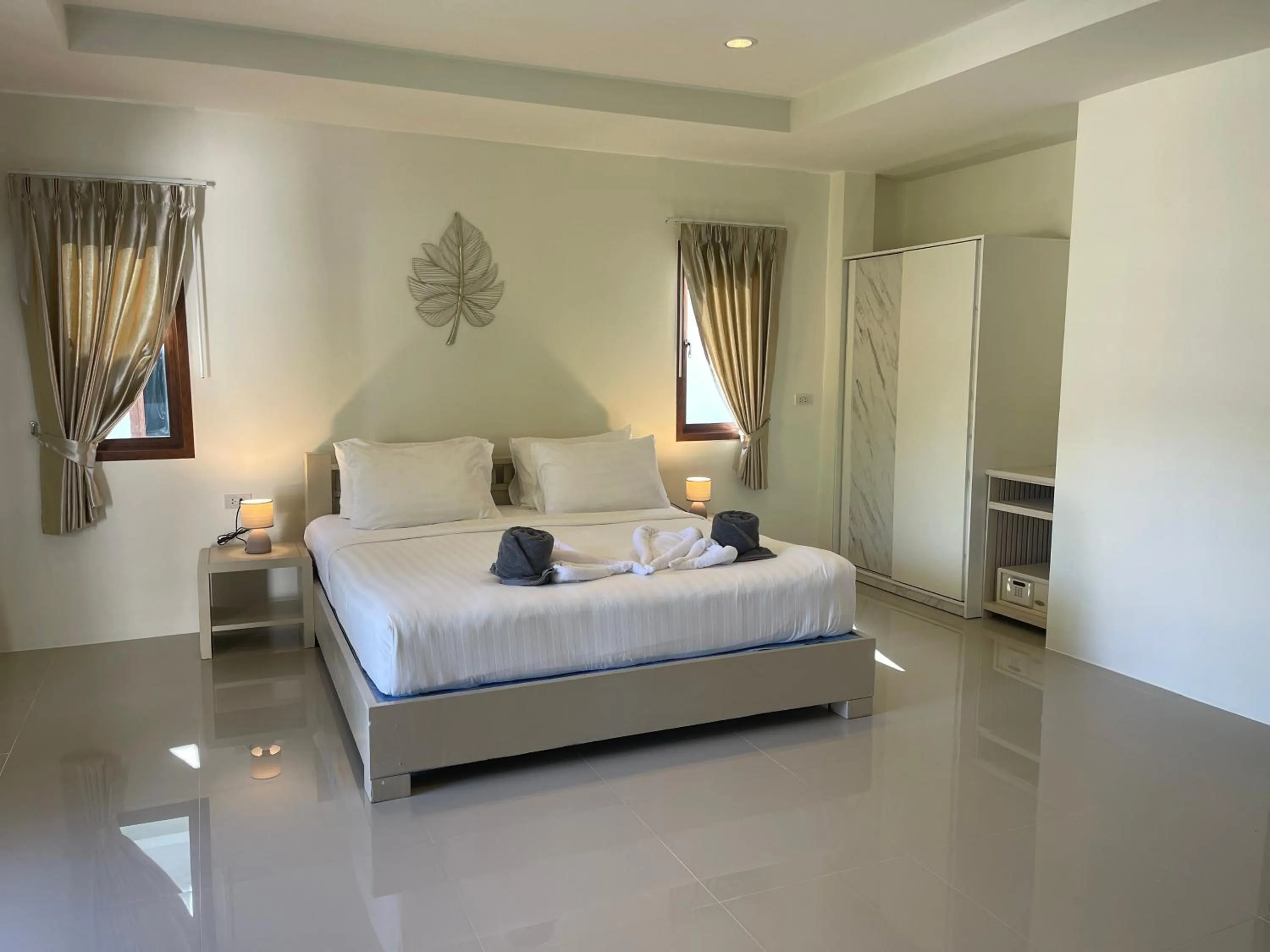 Bed in Breeze Bay Villa