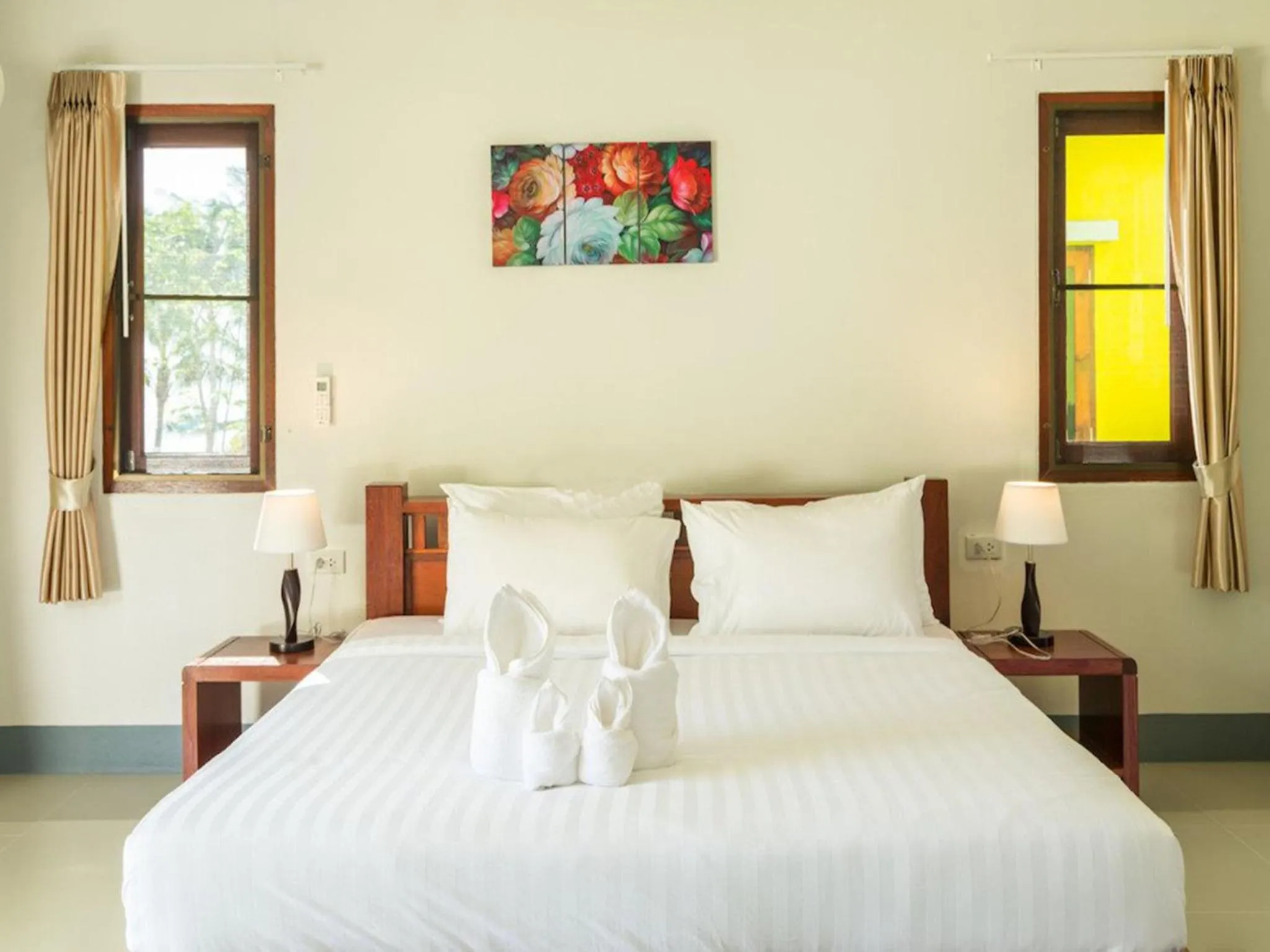 Bed in Breeze Bay Villa