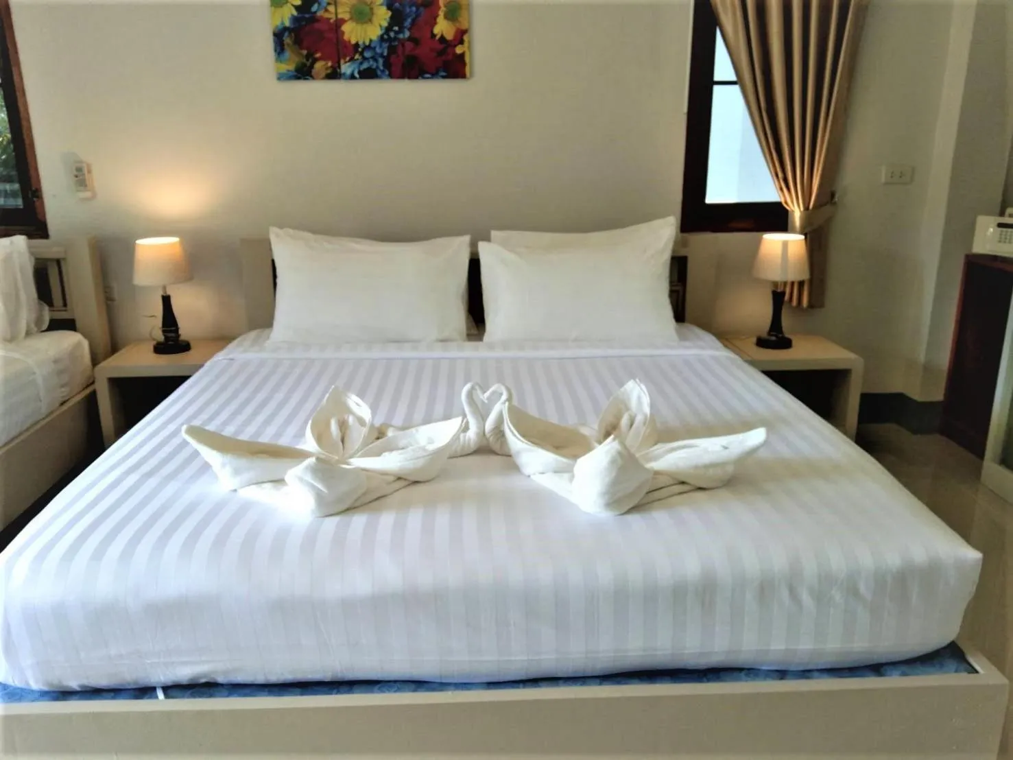 Bedroom, Bed in Breeze Bay Villa