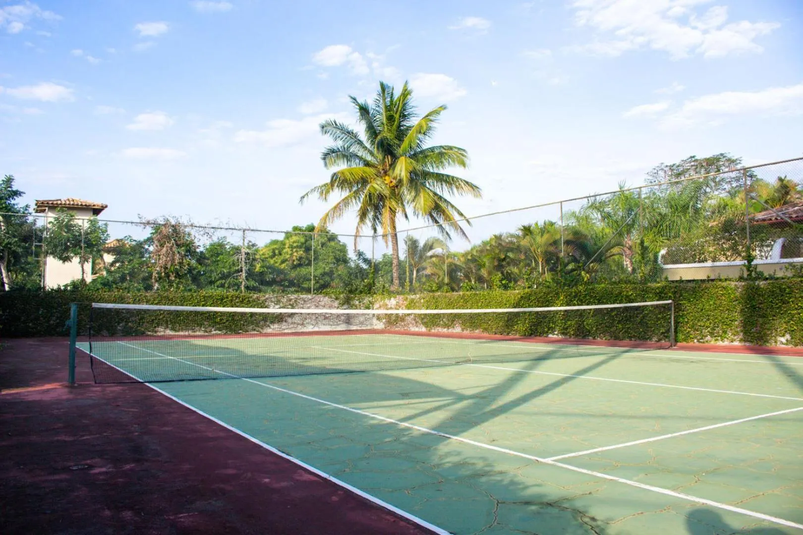 Tennis court in Sailing Hotel & Spa