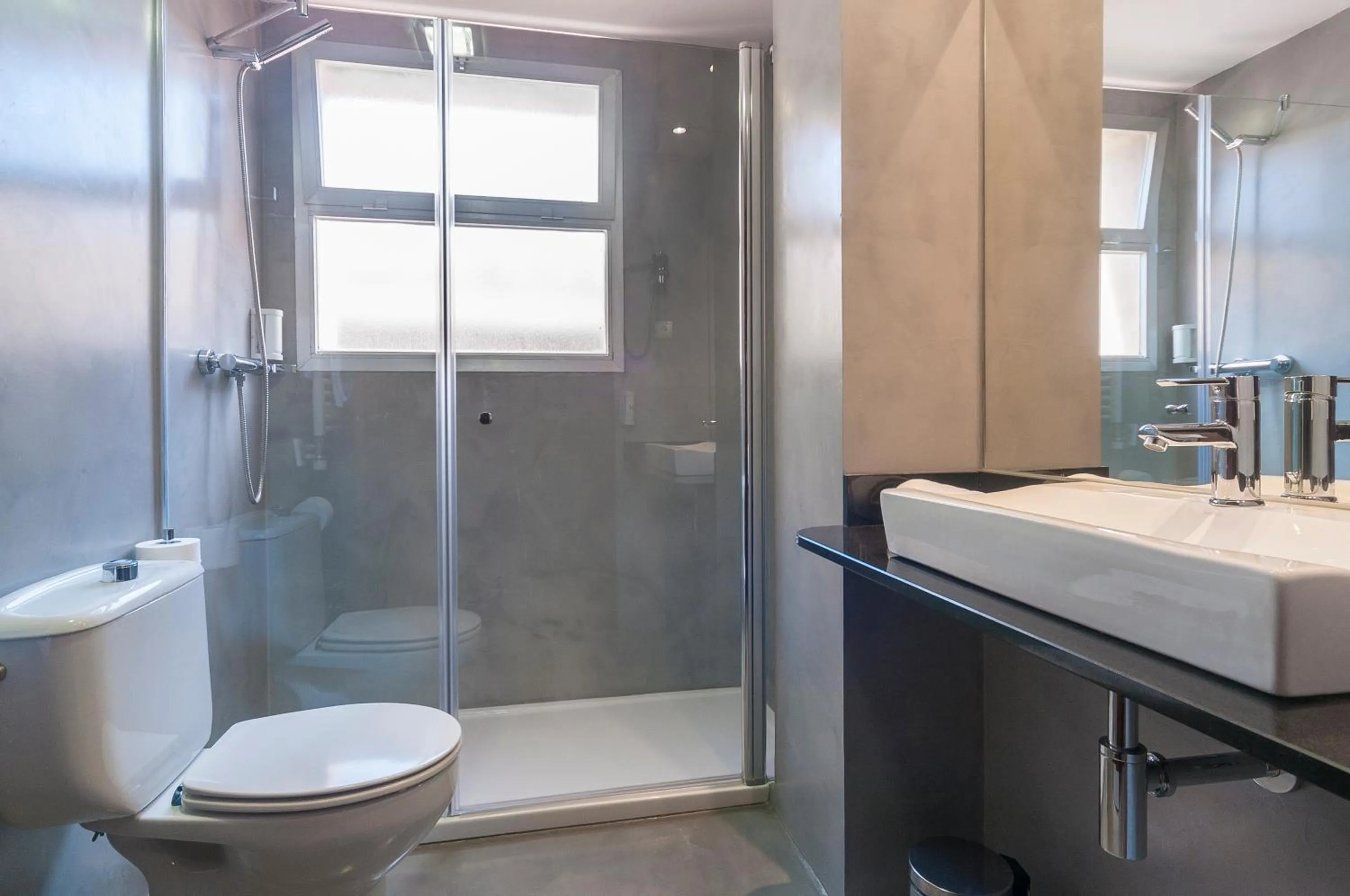 Shower in Hotel Lauria