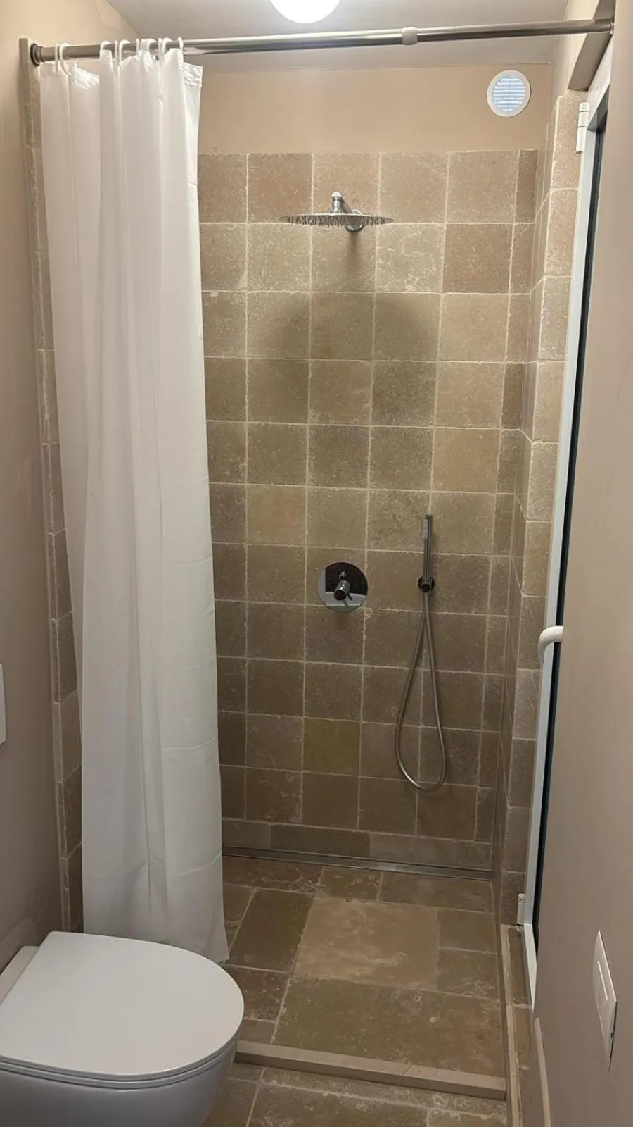 Shower in Dei Serafini