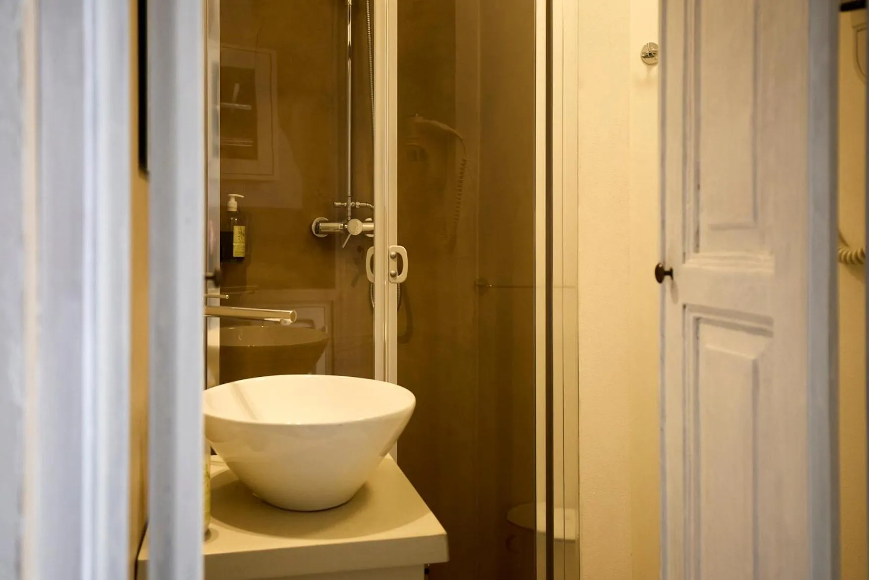 Shower in Dei Serafini