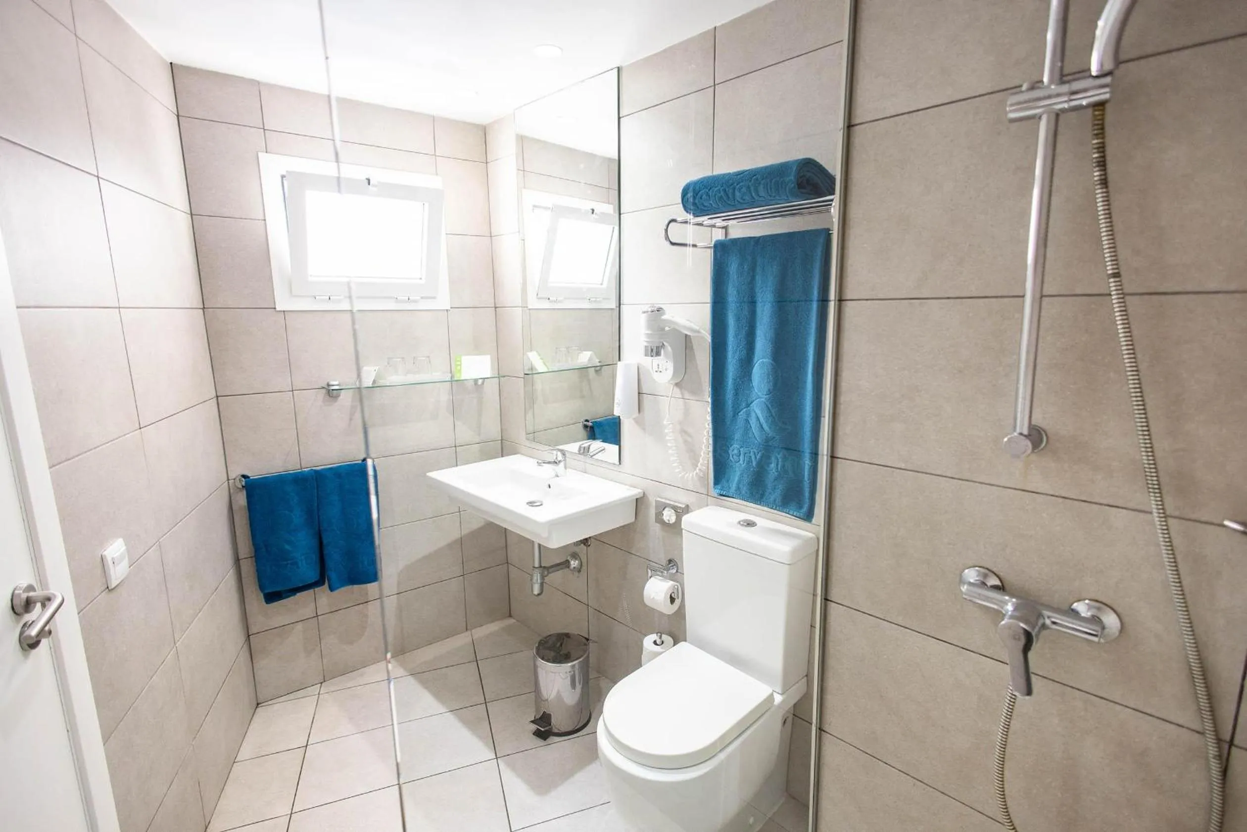 Bathroom in Servatur Playa Bonita