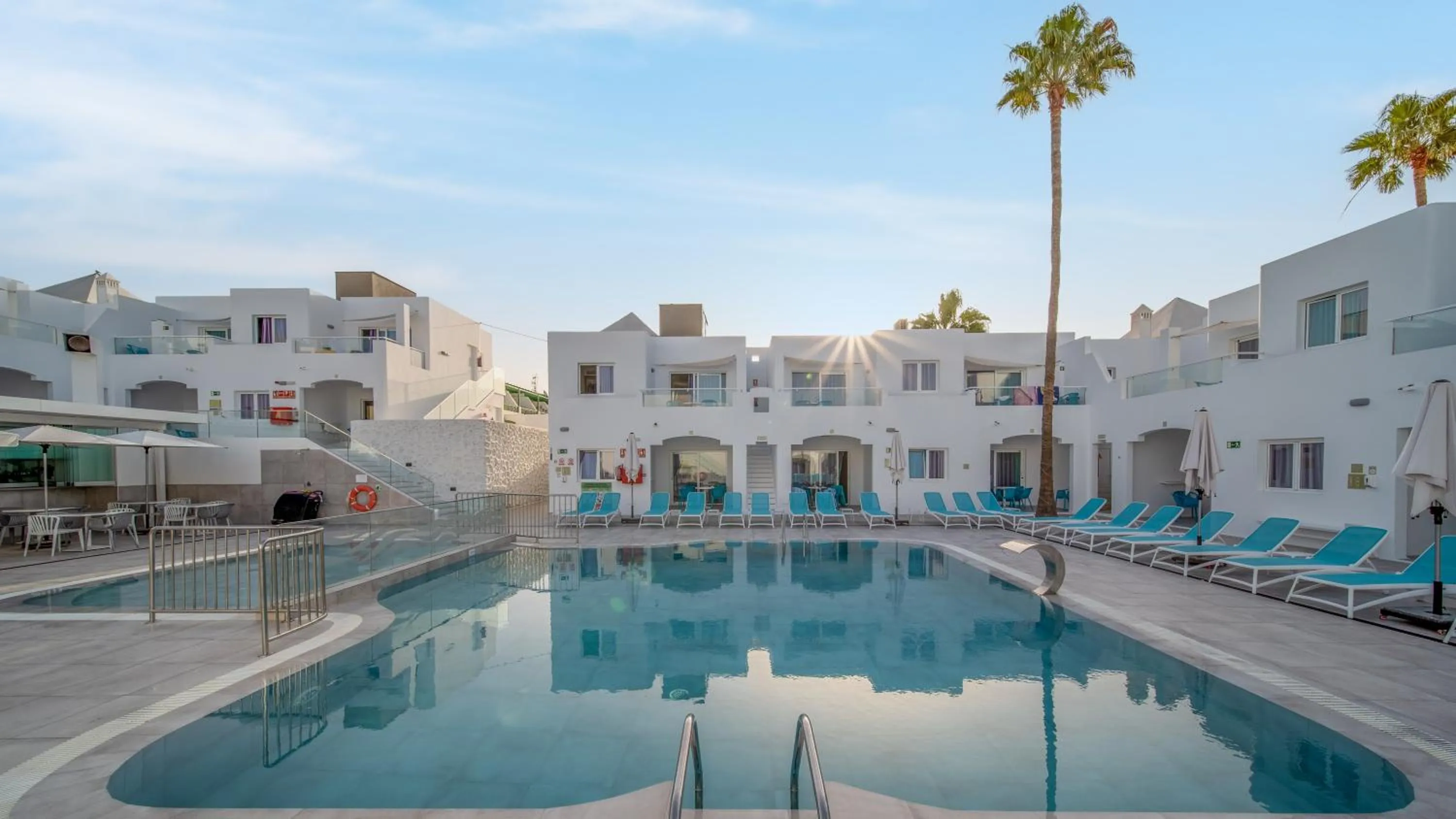 Pool view in Guinate Club Apartamentos