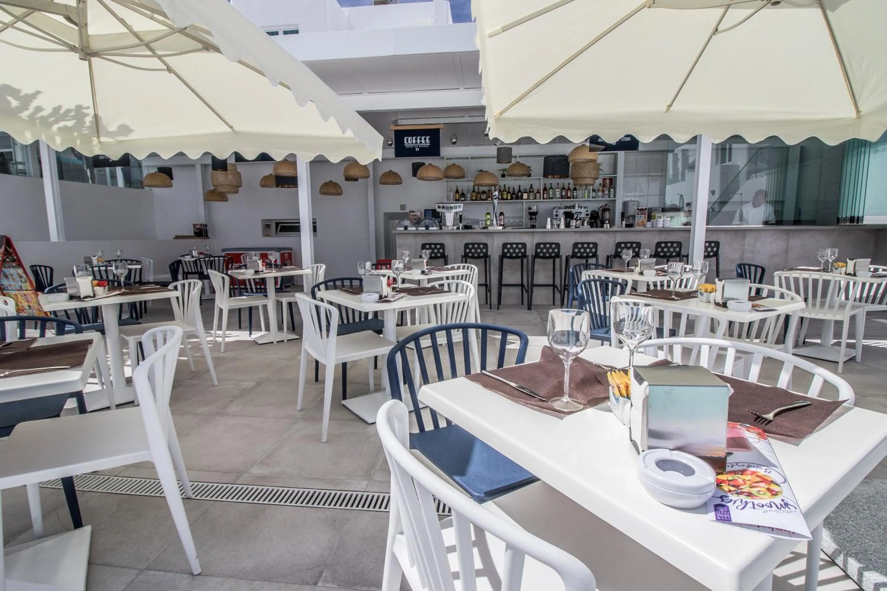 Restaurant/places to eat in Guinate Club Apartamentos