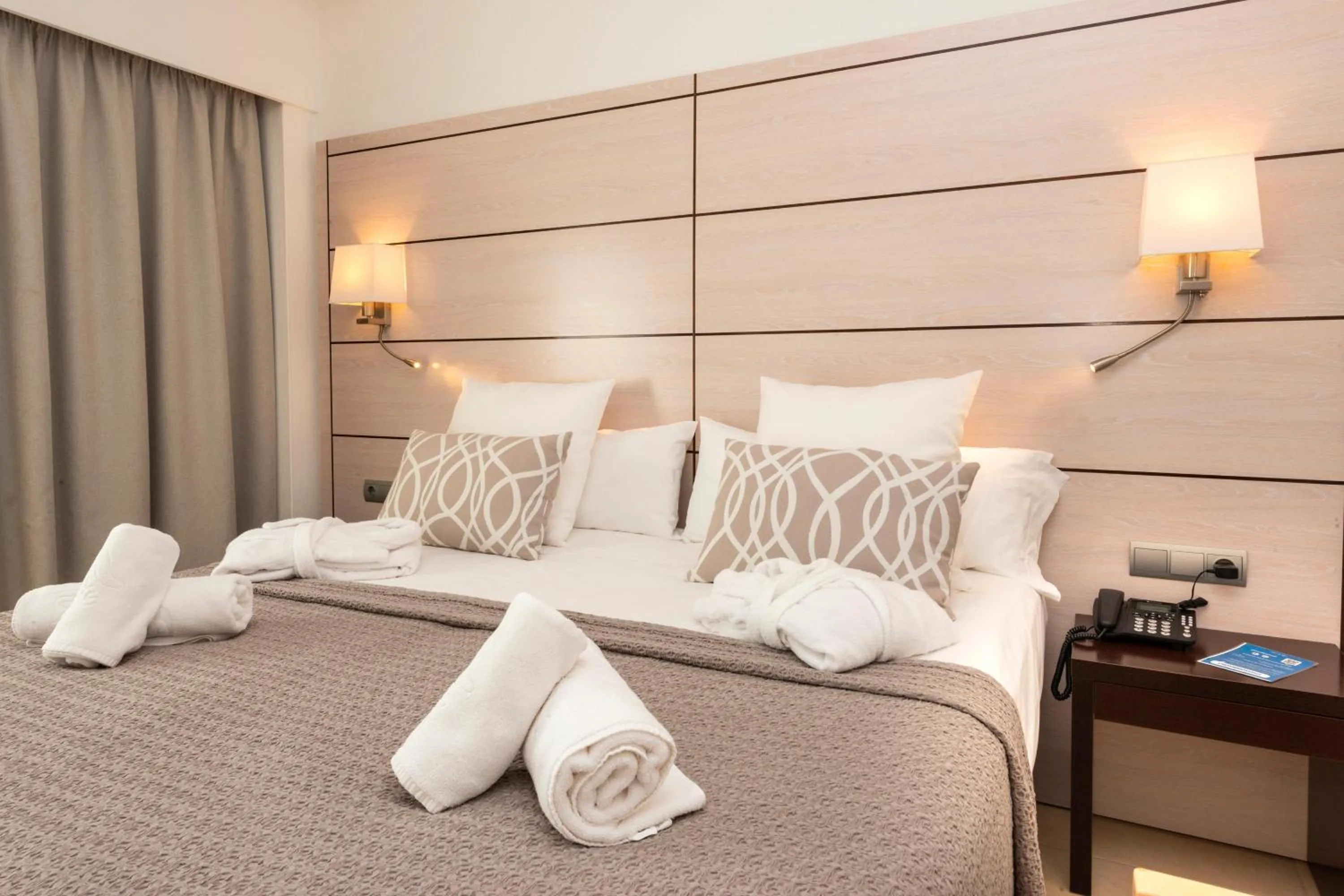 Photo of the whole room, Bed in Hotel Puchet Ibiza