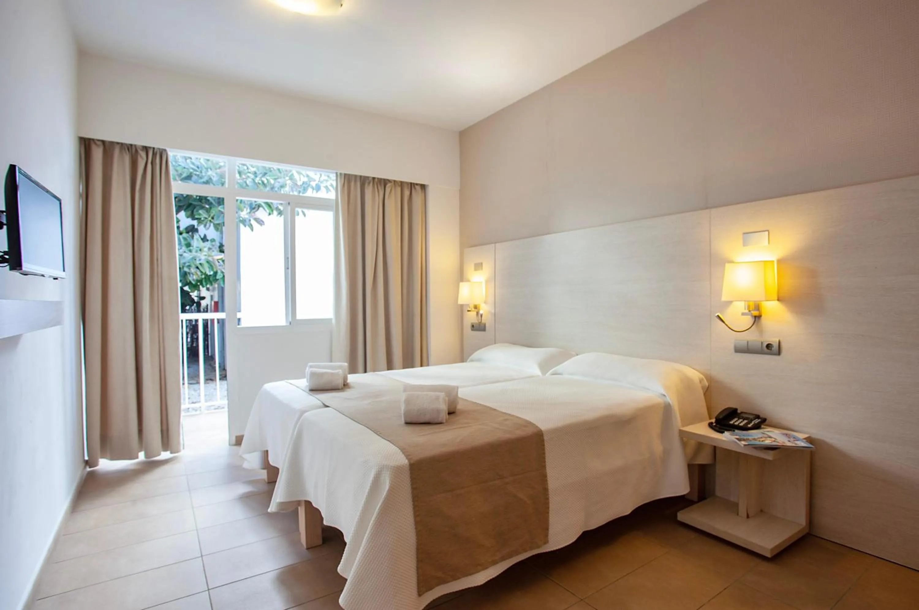 Photo of the whole room, Bed in Hotel Puchet Ibiza