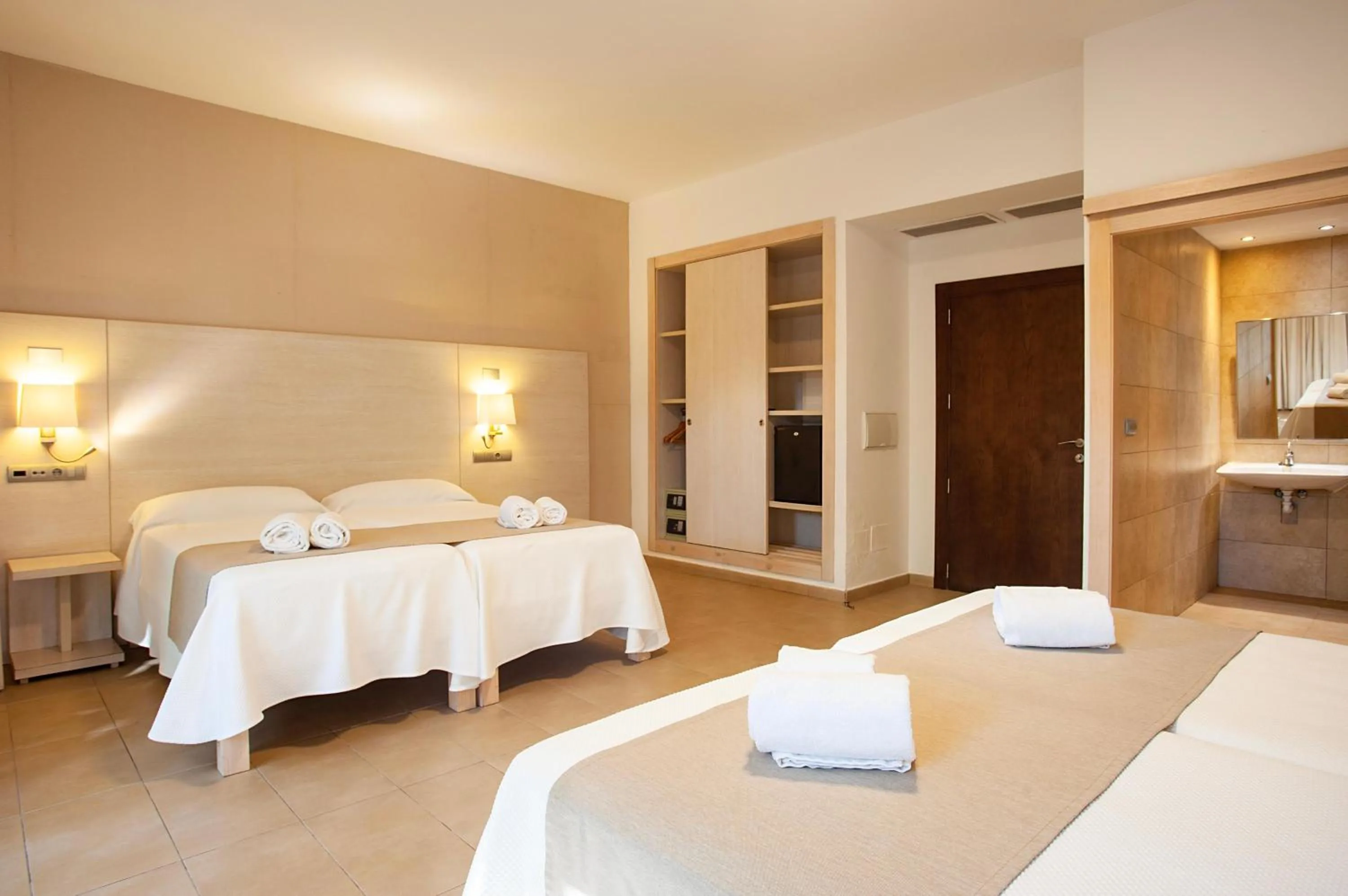 Photo of the whole room, Bed in Hotel Puchet Ibiza