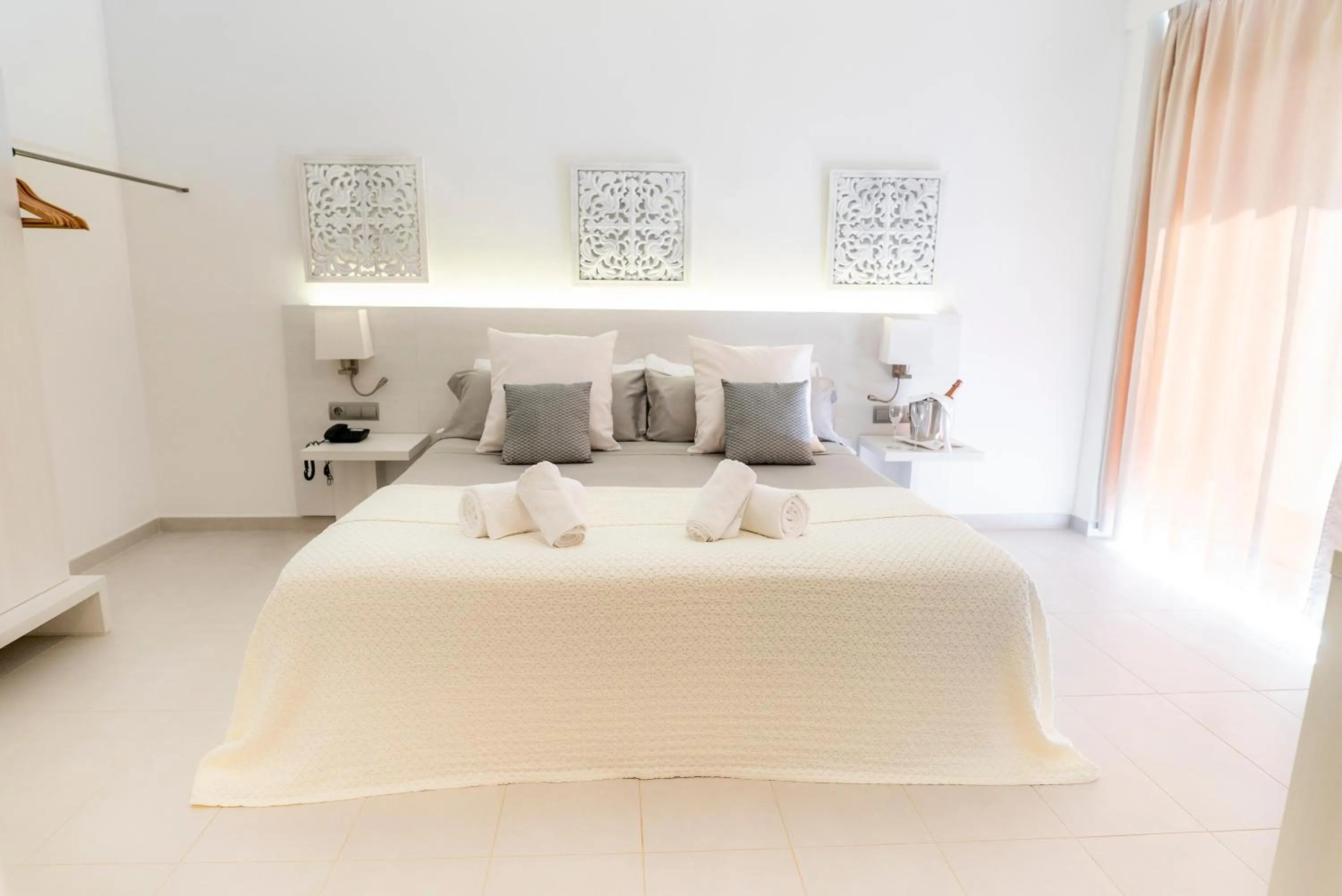 Photo of the whole room, Bed in Hotel Puchet Ibiza