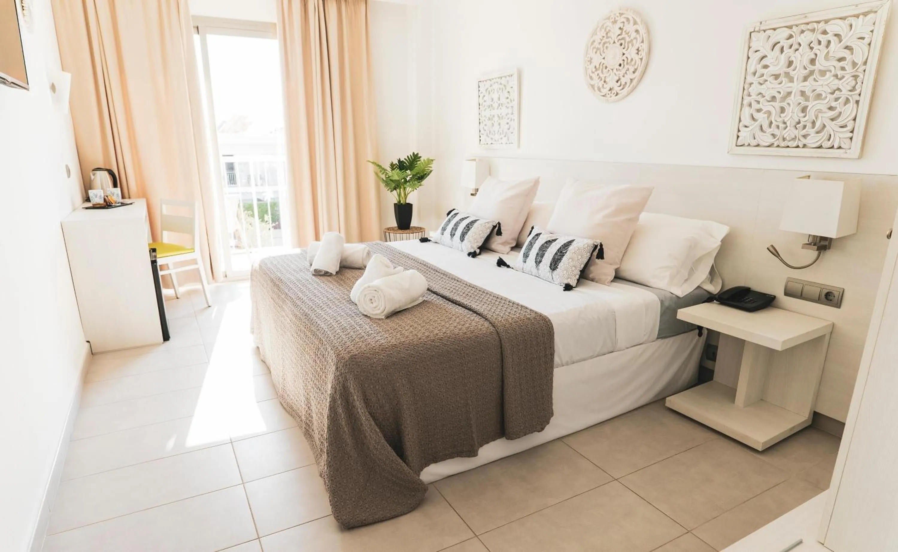 Photo of the whole room, Bed in Hotel Puchet Ibiza