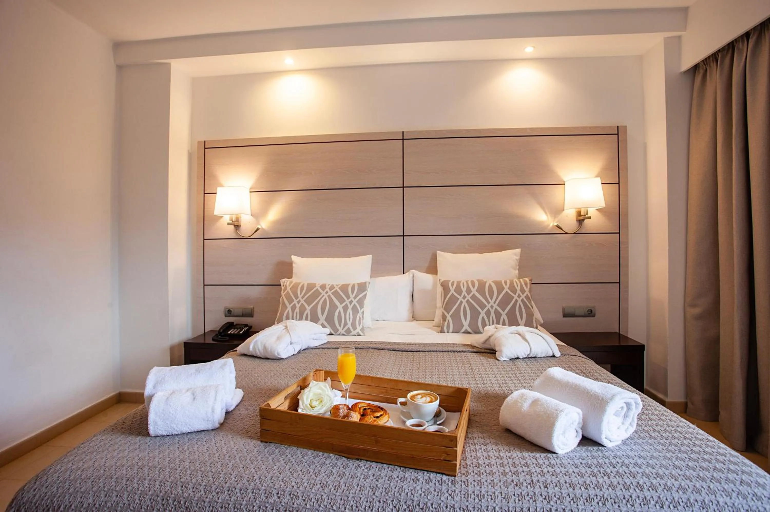 Photo of the whole room, Bed in Hotel Puchet Ibiza