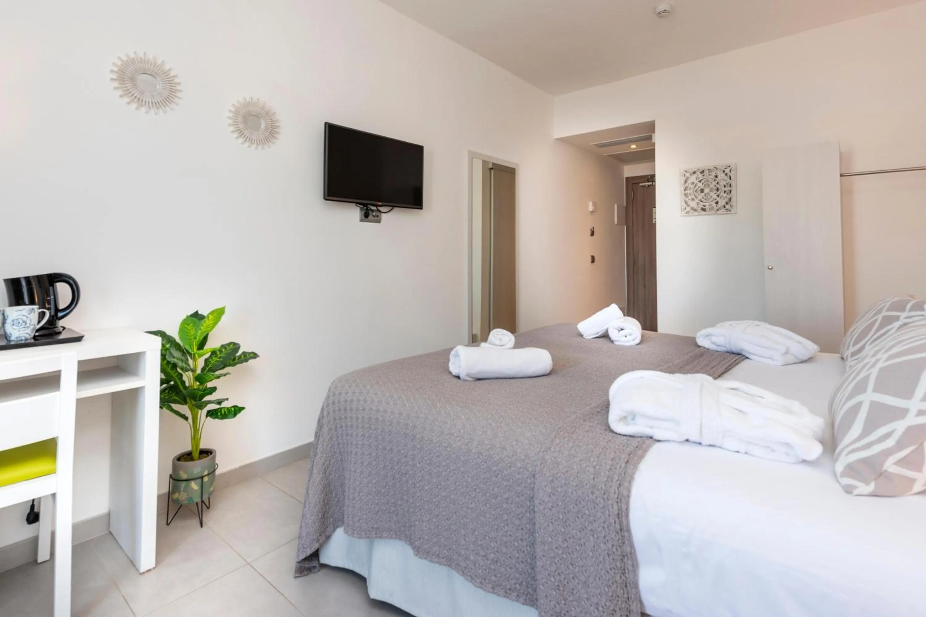 Photo of the whole room, Bed in Hotel Puchet Ibiza