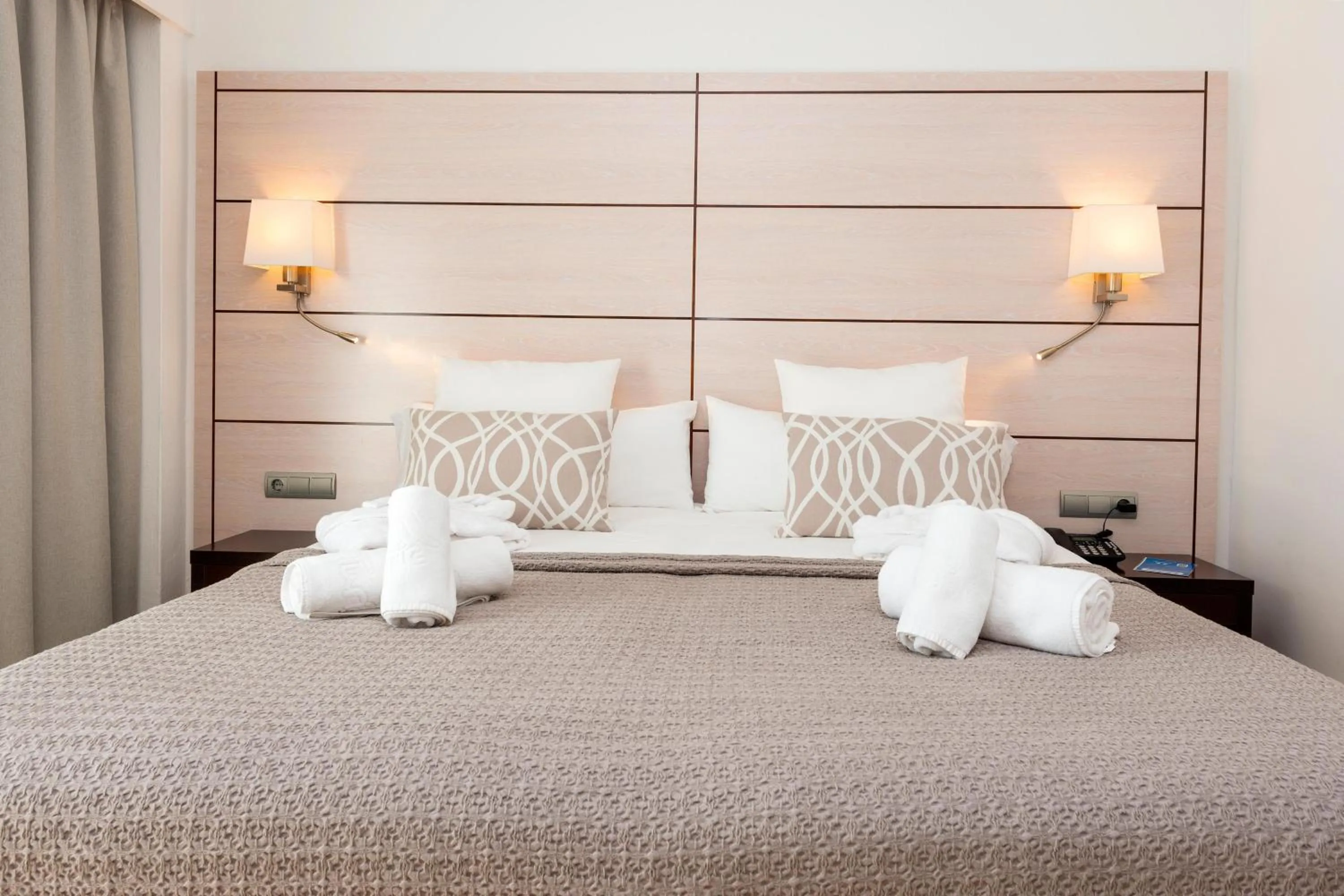 Photo of the whole room, Bed in Hotel Puchet Ibiza