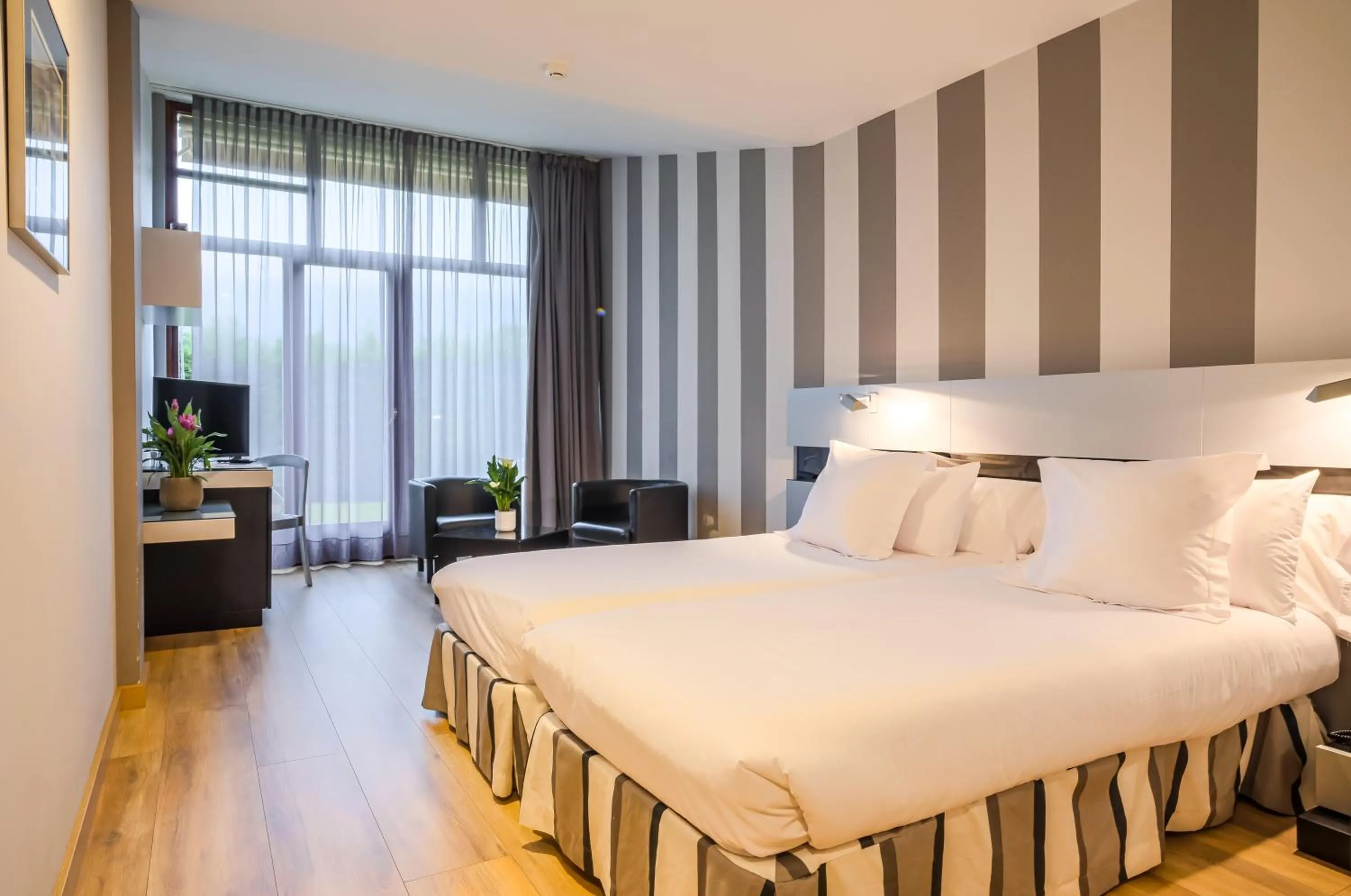 Photo of the whole room, Bed in Indiana Boutique Hotel