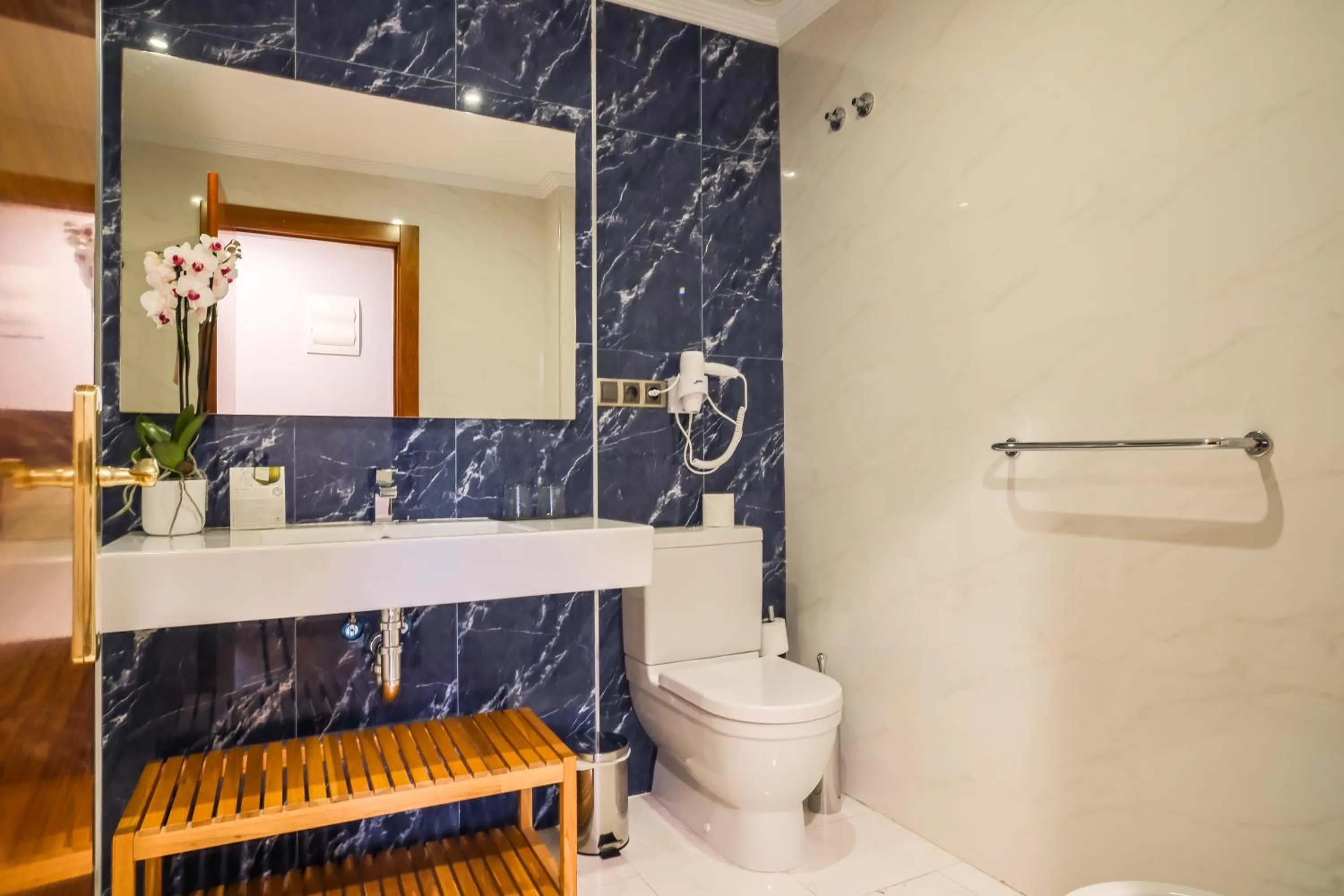 Bathroom in Indiana Boutique Hotel