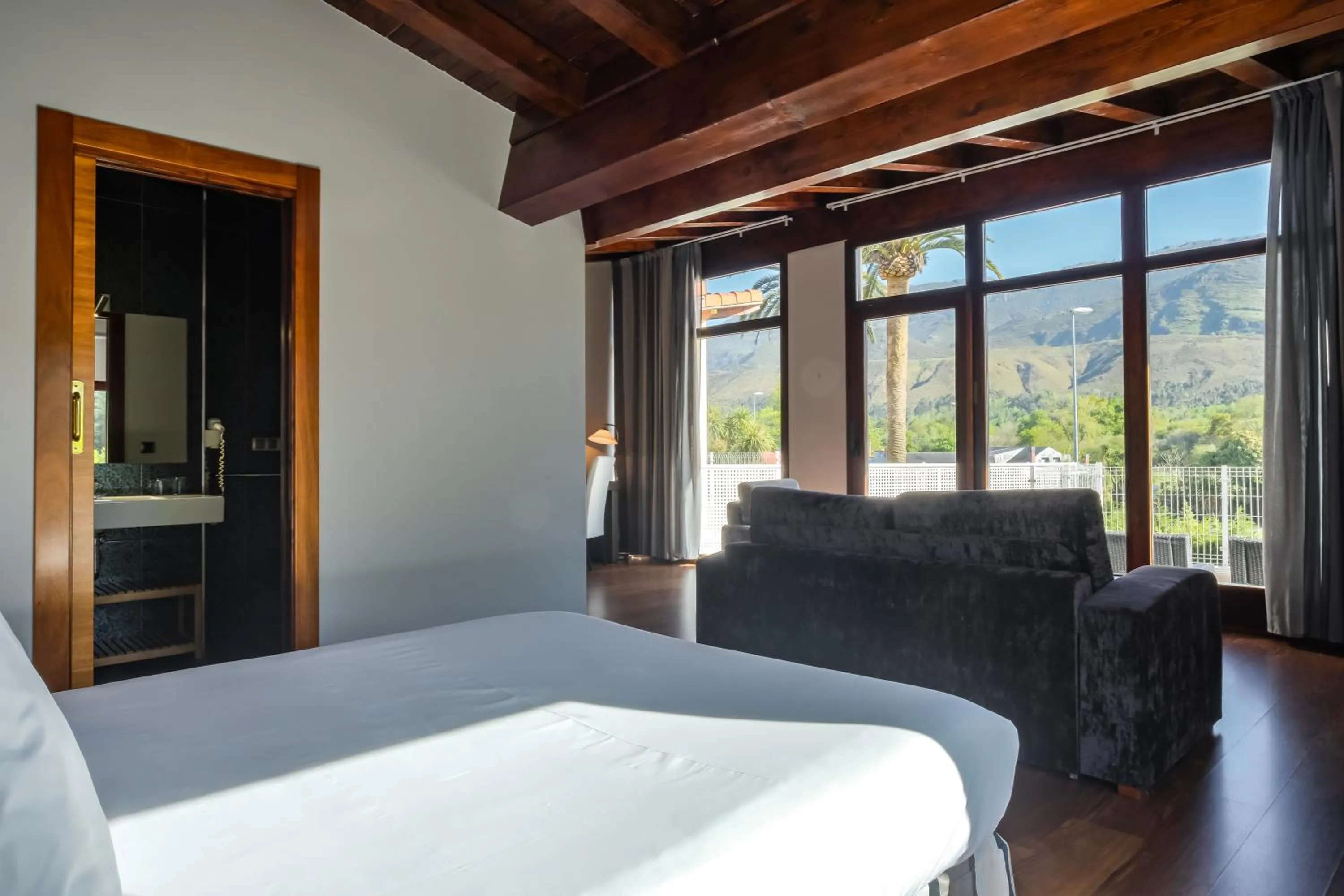 Photo of the whole room, Bed in Indiana Boutique Hotel