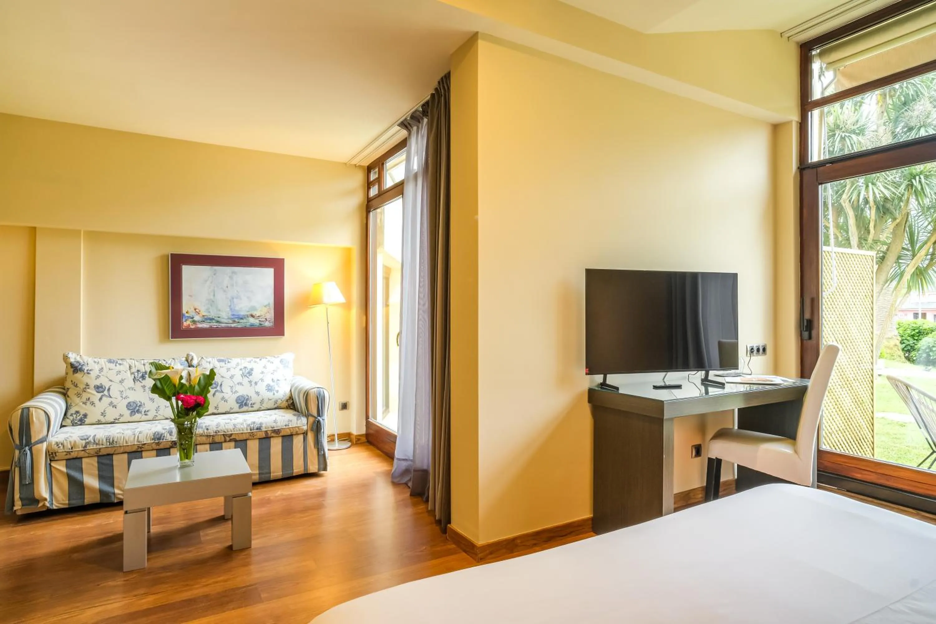 Photo of the whole room, Bed in Indiana Boutique Hotel