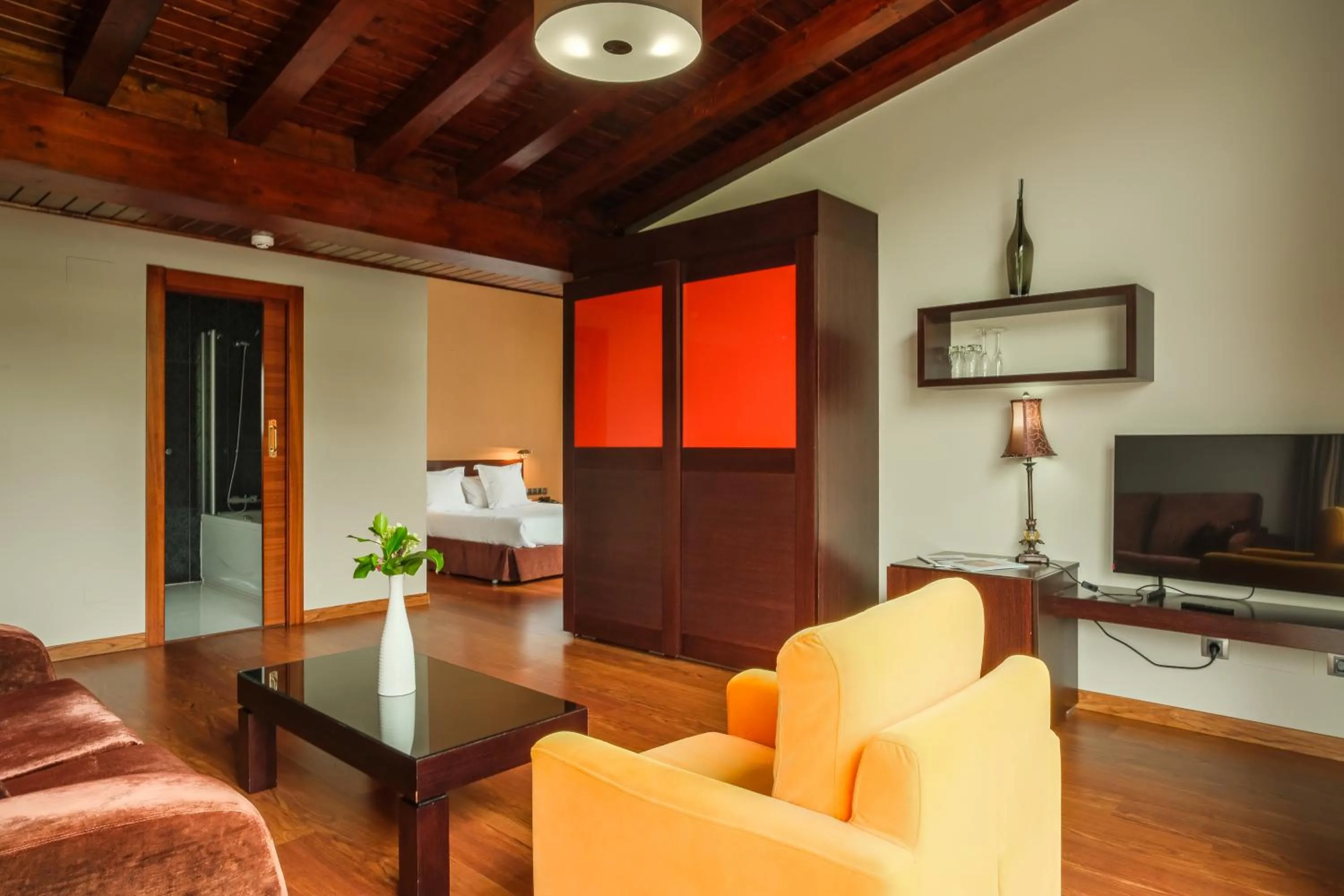 Photo of the whole room in Indiana Boutique Hotel