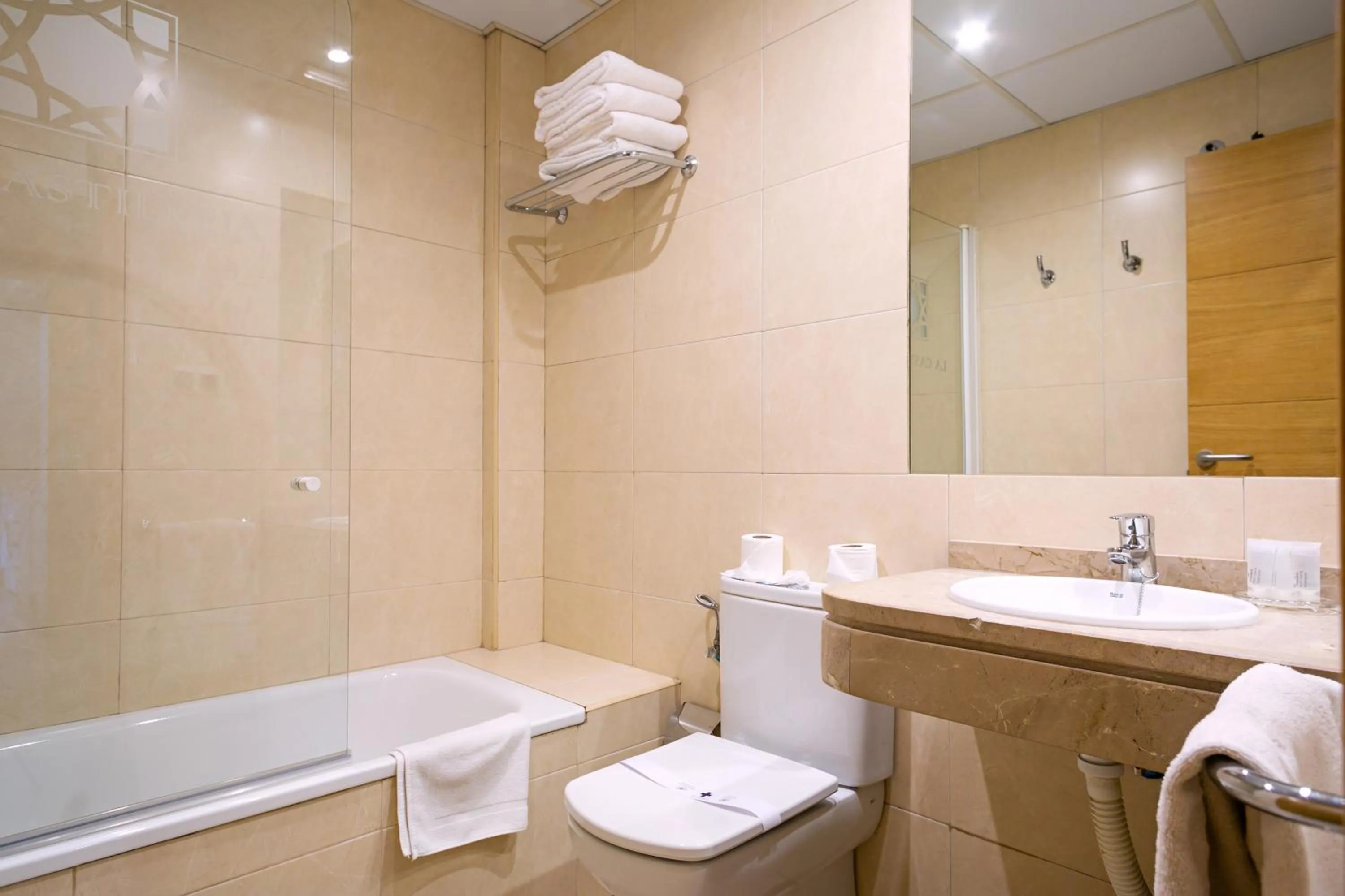 Toilet in Apartamentos Turísticos La Castilleja