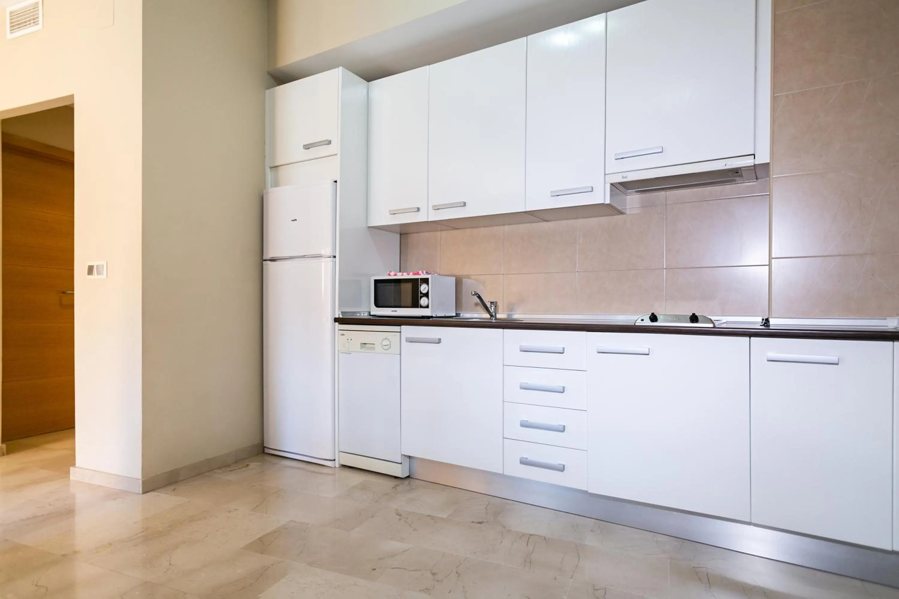 Communal kitchen in Apartamentos Turísticos La Castilleja
