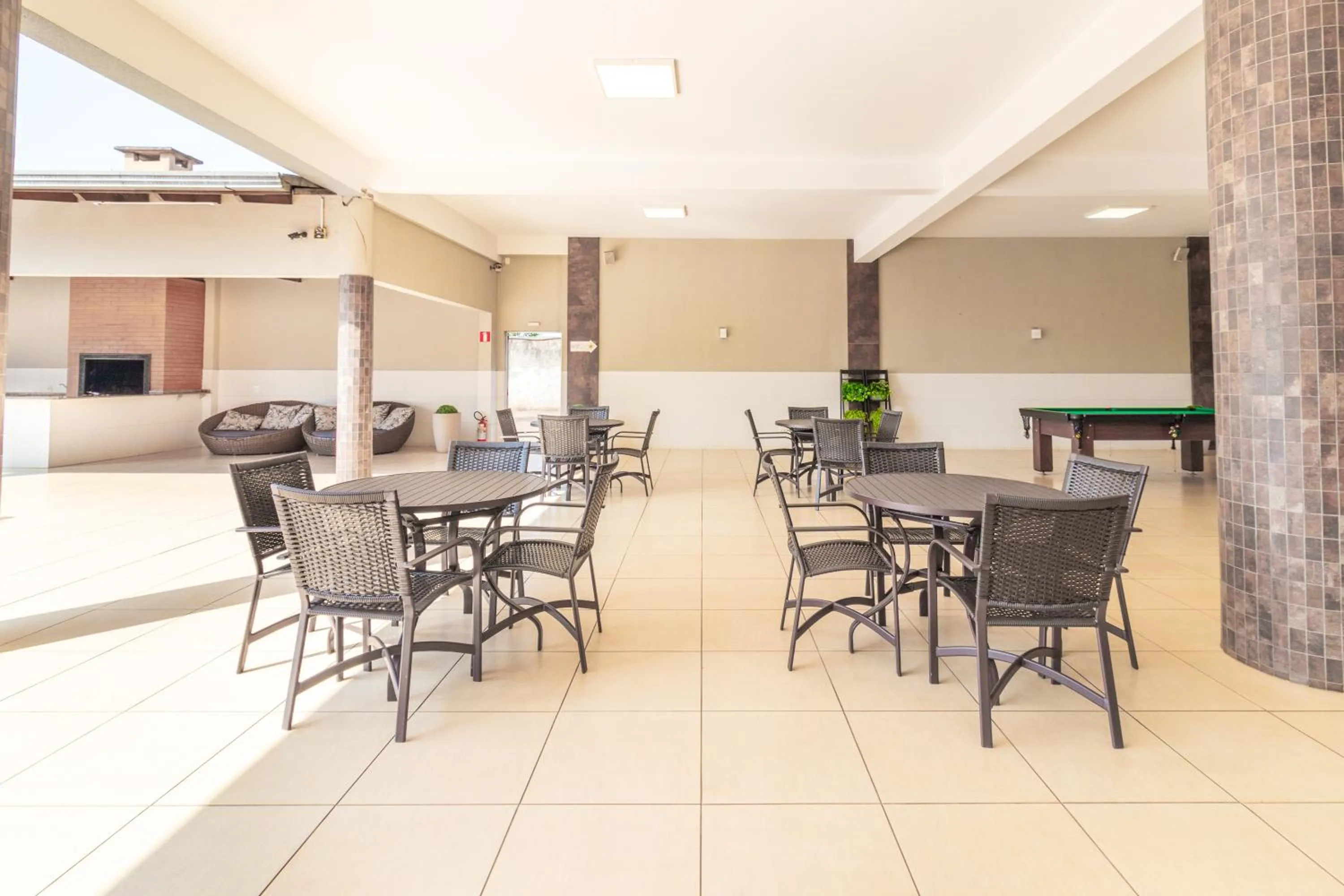 Communal lounge/ TV room in Luz Hotel by Castelo Itaipava