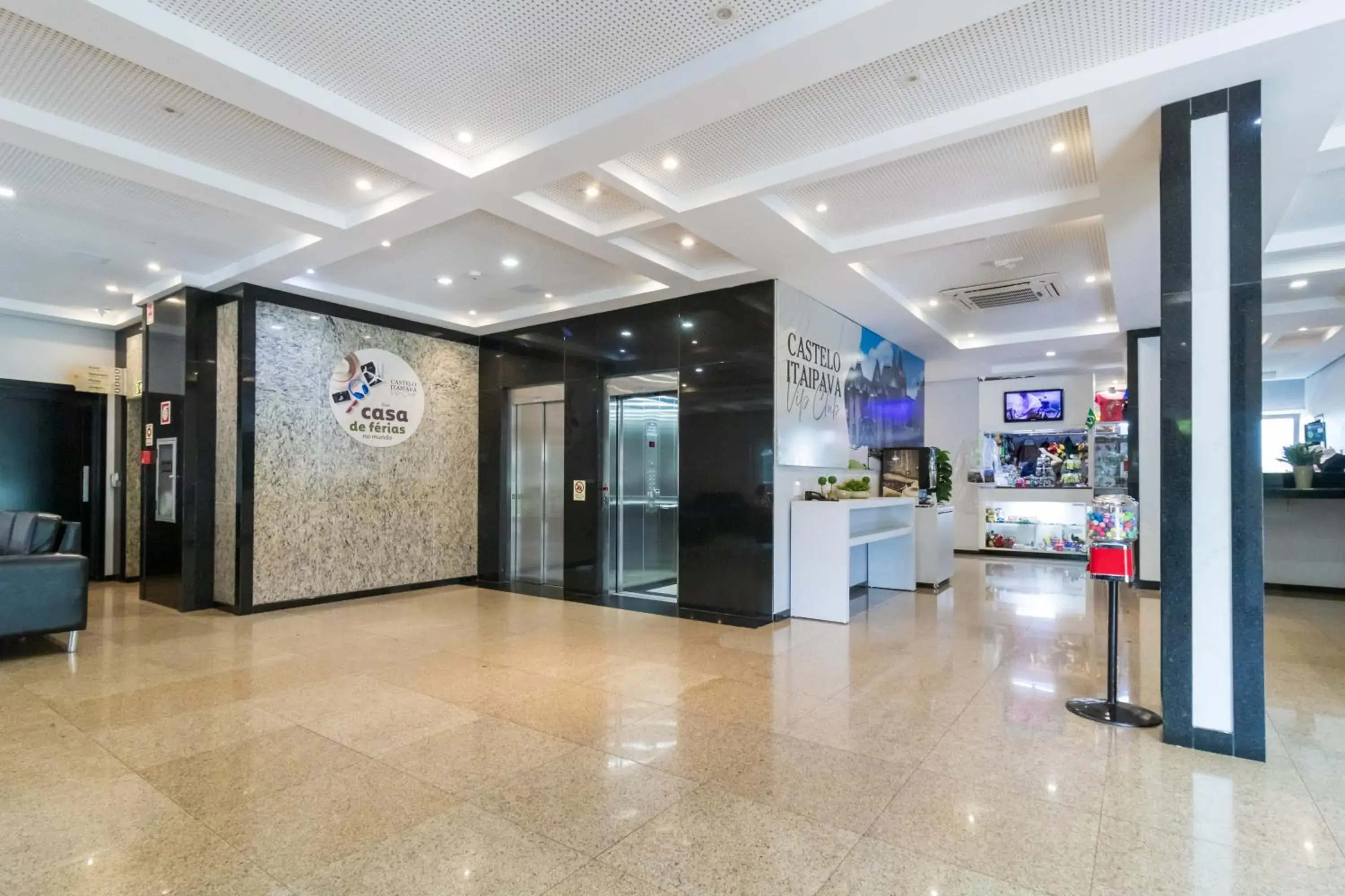 Lobby or reception in Luz Hotel by Castelo Itaipava Lobby or reception in Luz Hotel by Castelo Itaipava