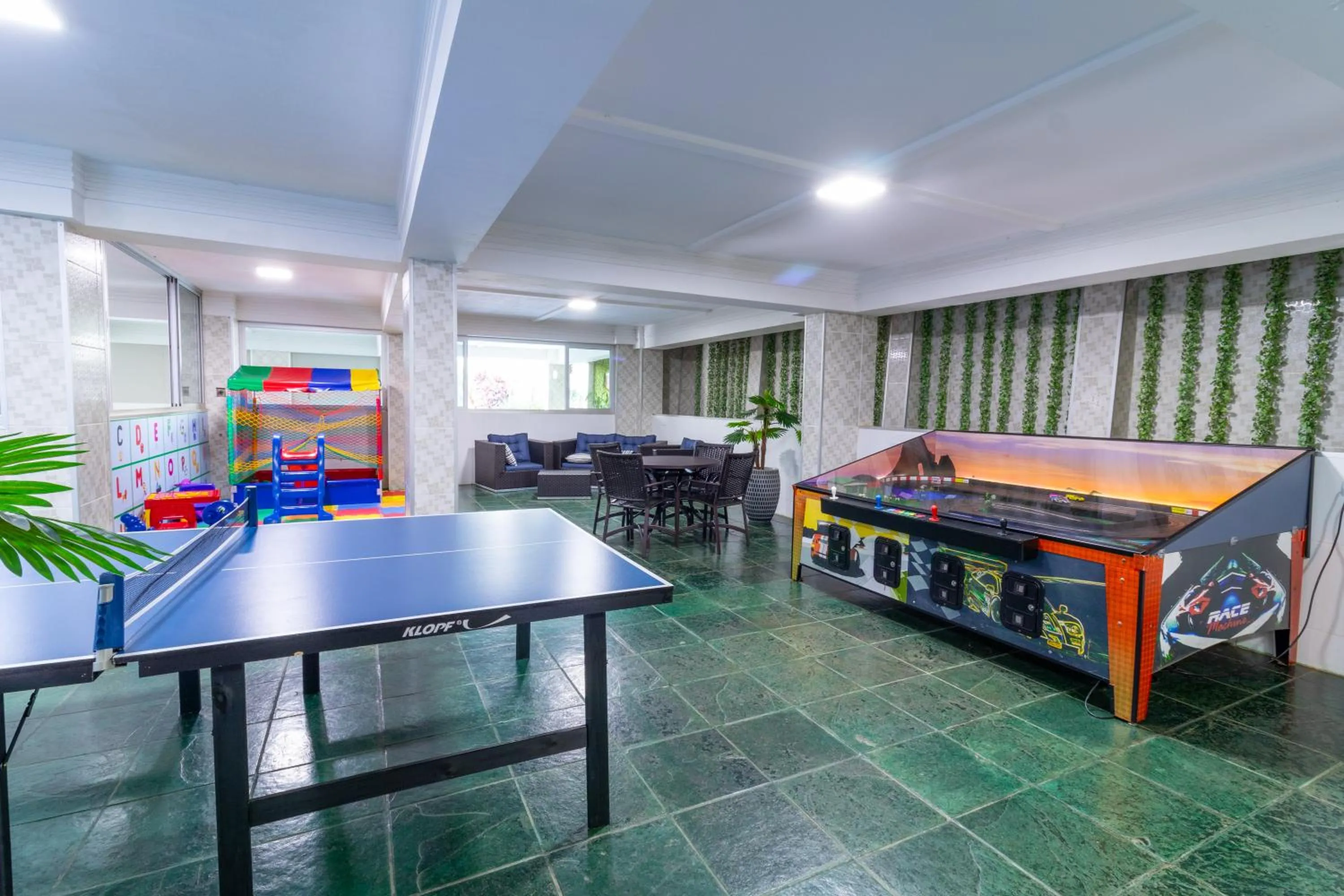 Communal lounge/ TV room in Luz Hotel by Castelo Itaipava