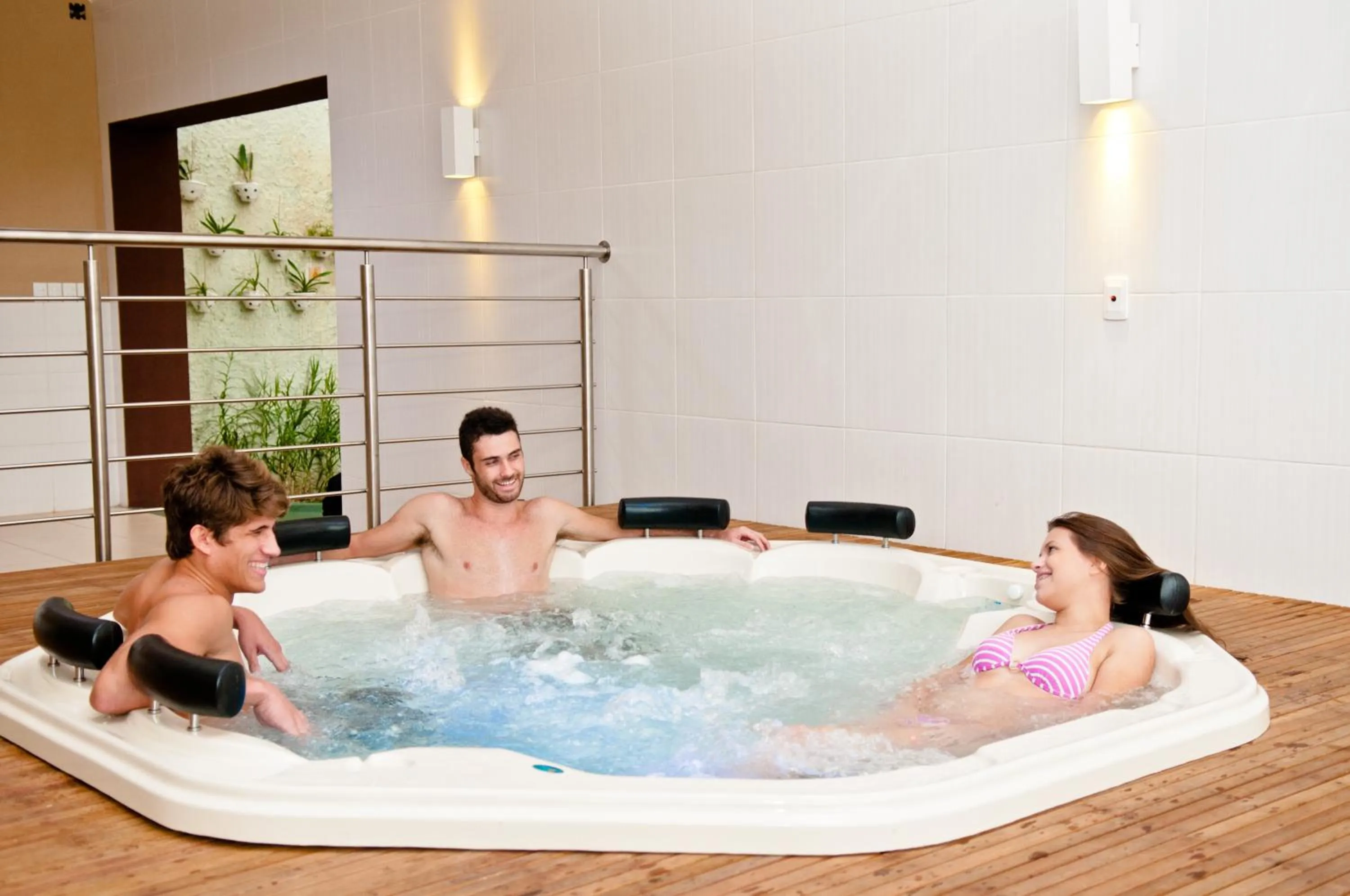 People in Luz Hotel by Castelo Itaipava