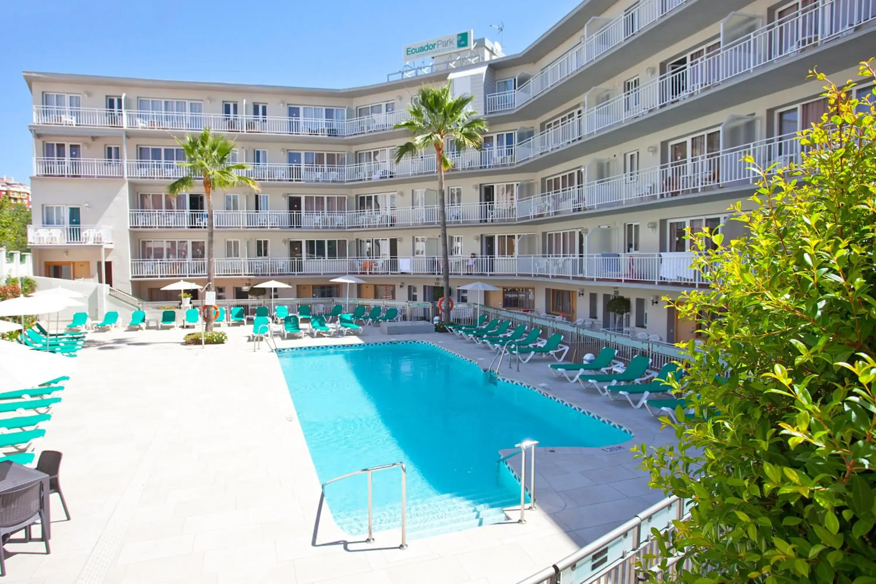 Property building in Apartamentos Ecuador Park Property building in Apartamentos Ecuador Park